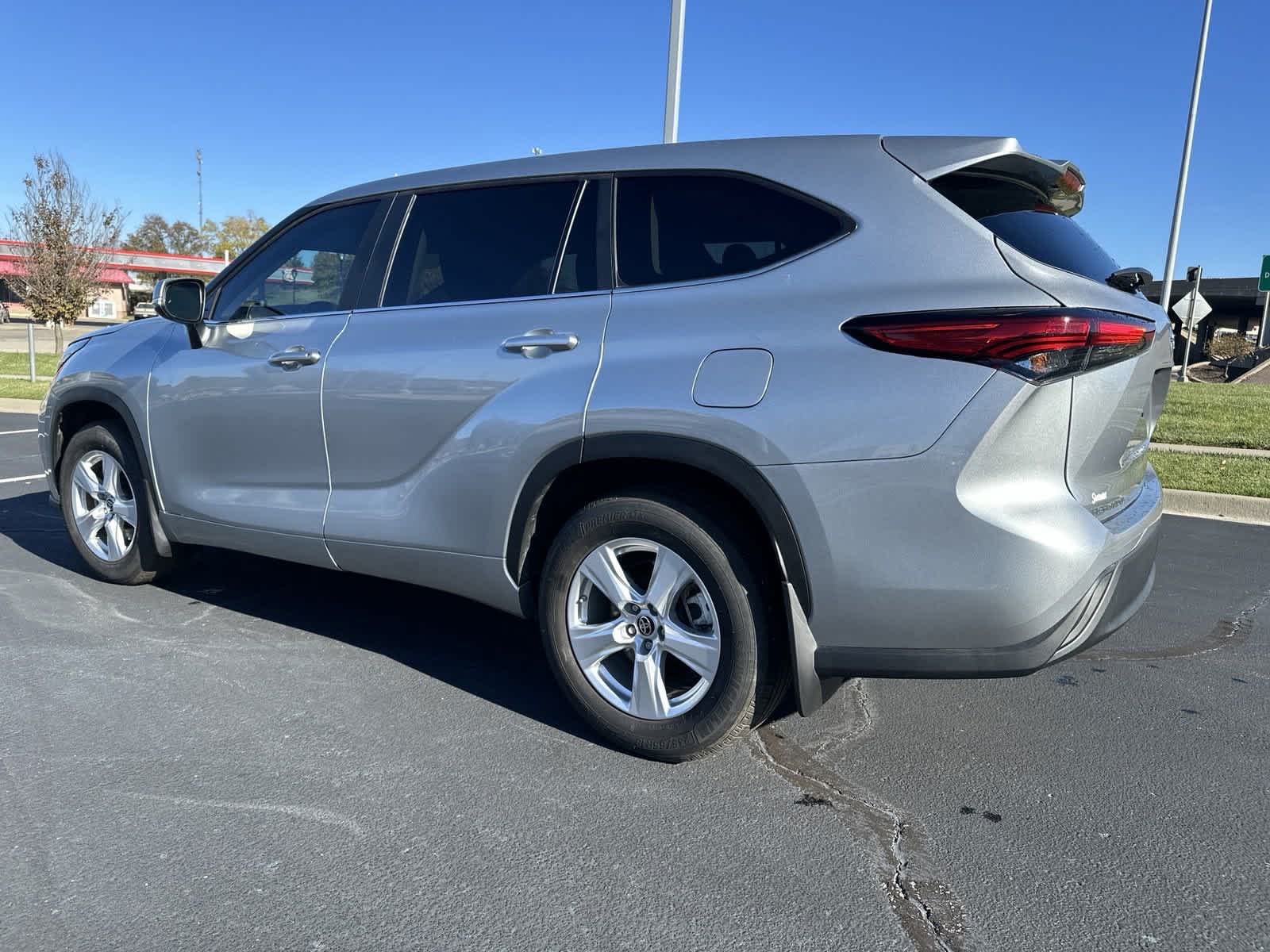 2023 Toyota Highlander LE 7