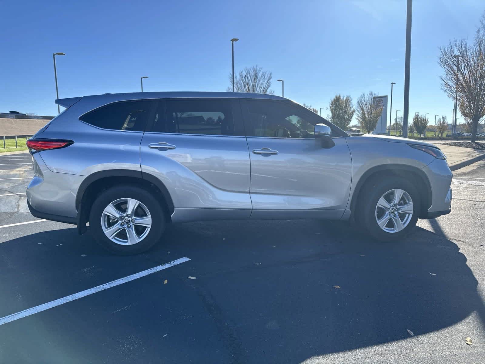 2023 Toyota Highlander LE 10