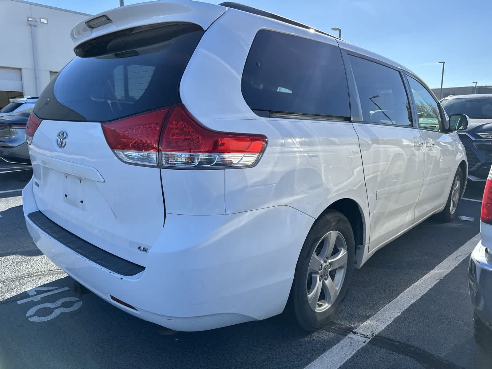 2013 Toyota Sienna LE 9