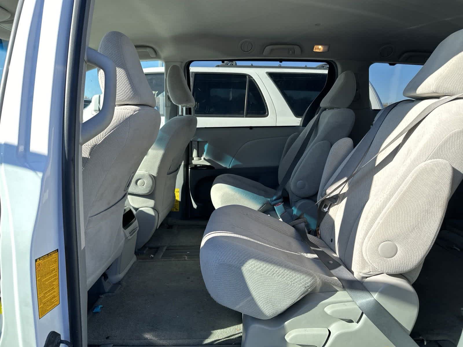 2013 Toyota Sienna LE 27