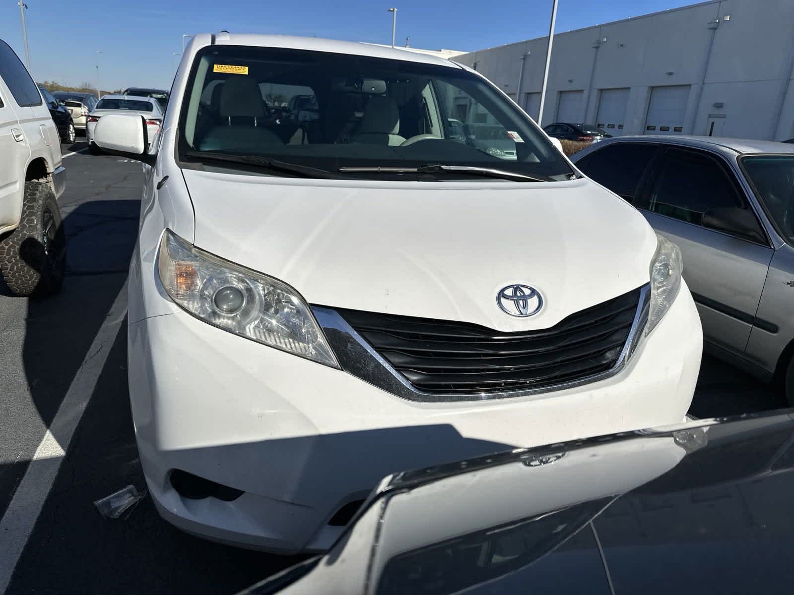 2013 Toyota Sienna LE 3