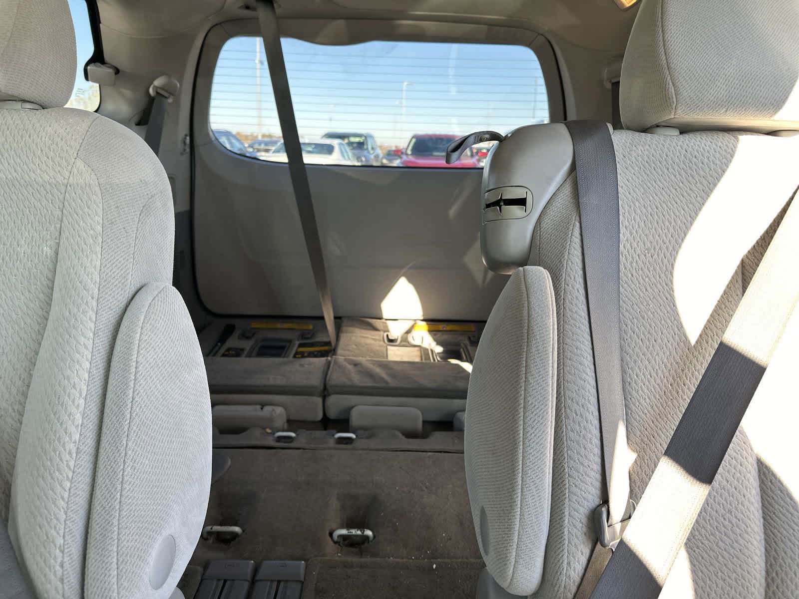 2013 Toyota Sienna LE 28