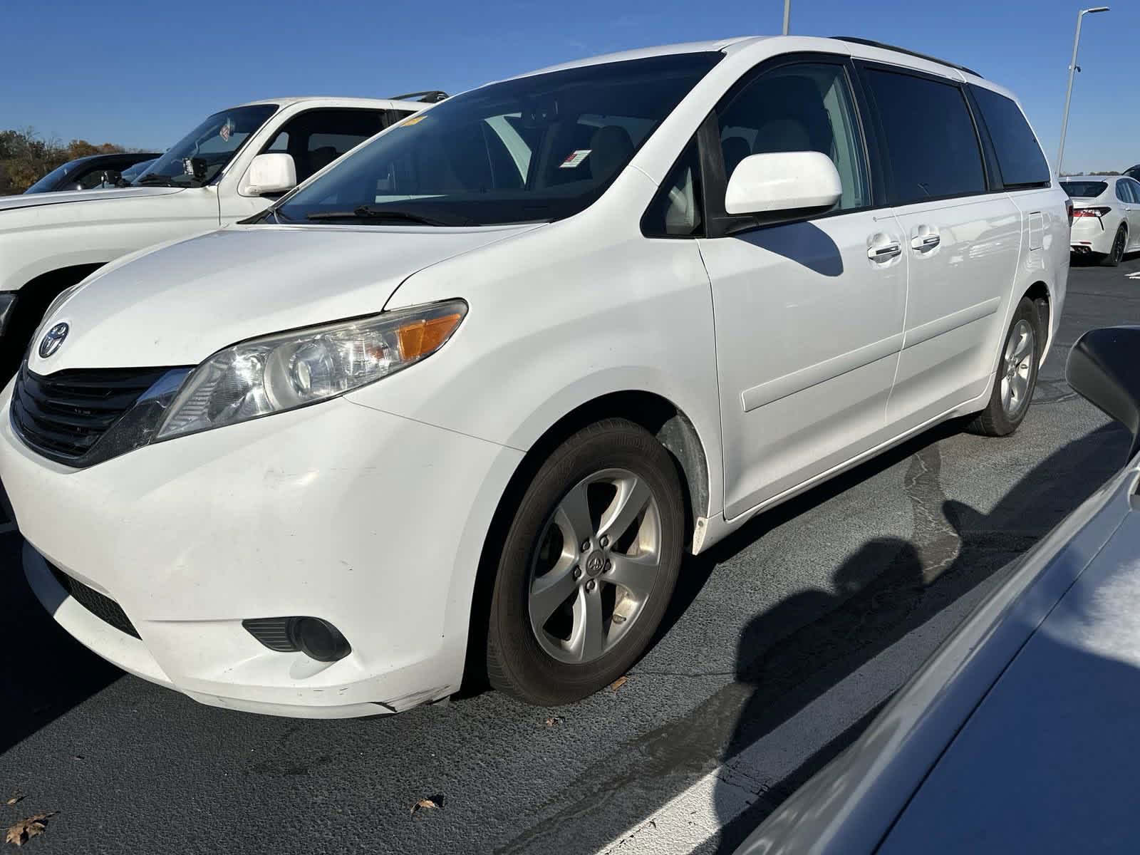 2013 Toyota Sienna LE 4