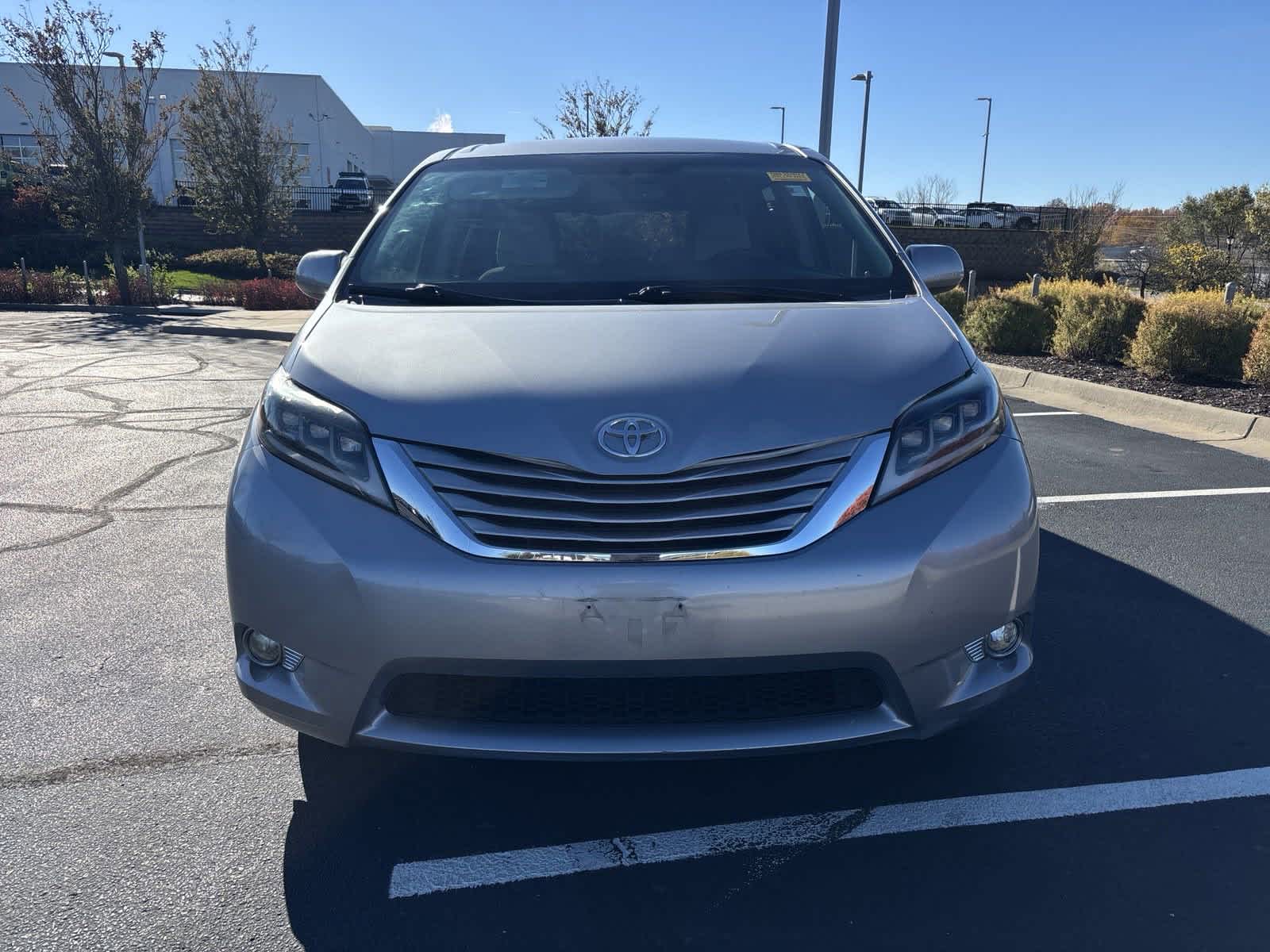 2017 Toyota Sienna LE 3