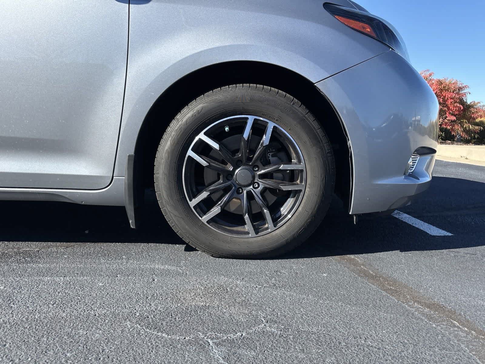 2017 Toyota Sienna LE 12