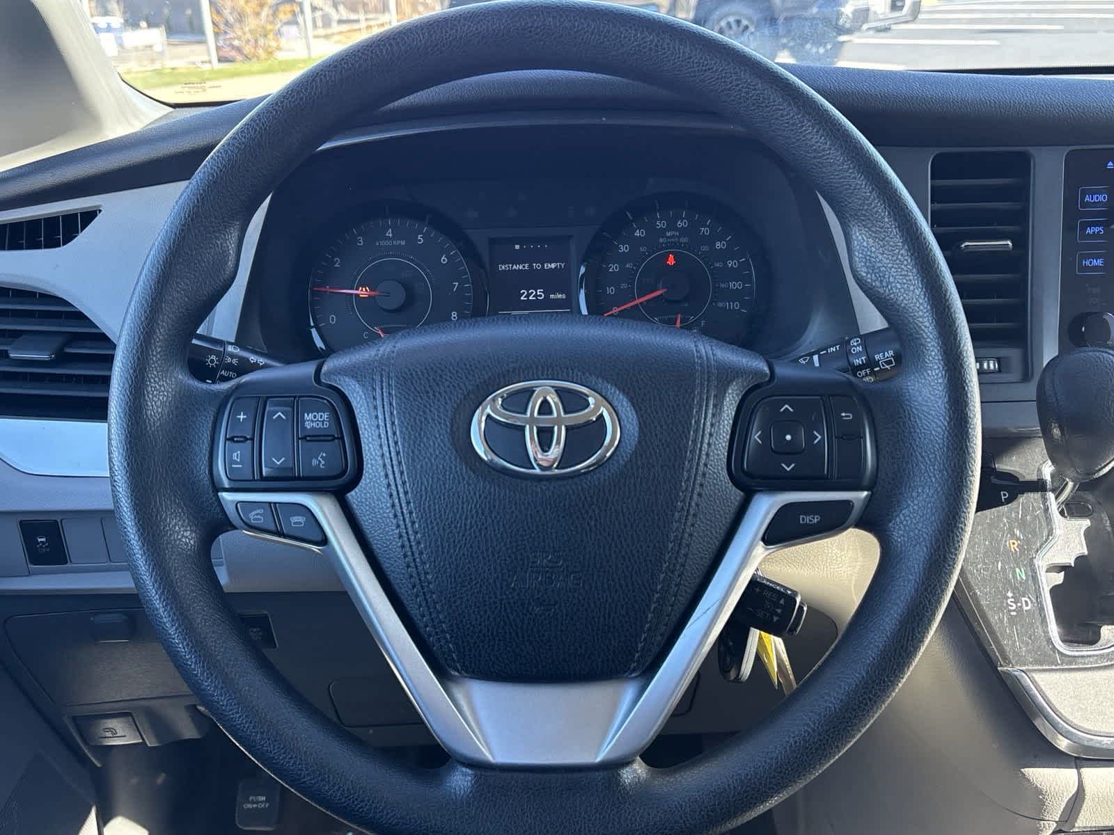 2017 Toyota Sienna LE 17