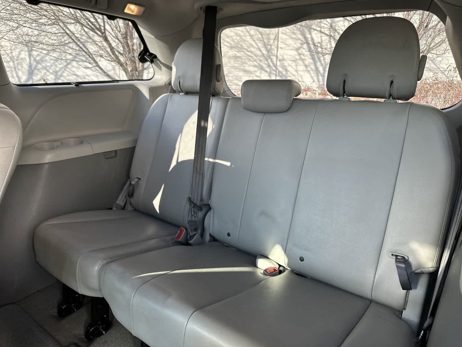 2013 Toyota Sienna XLE 30