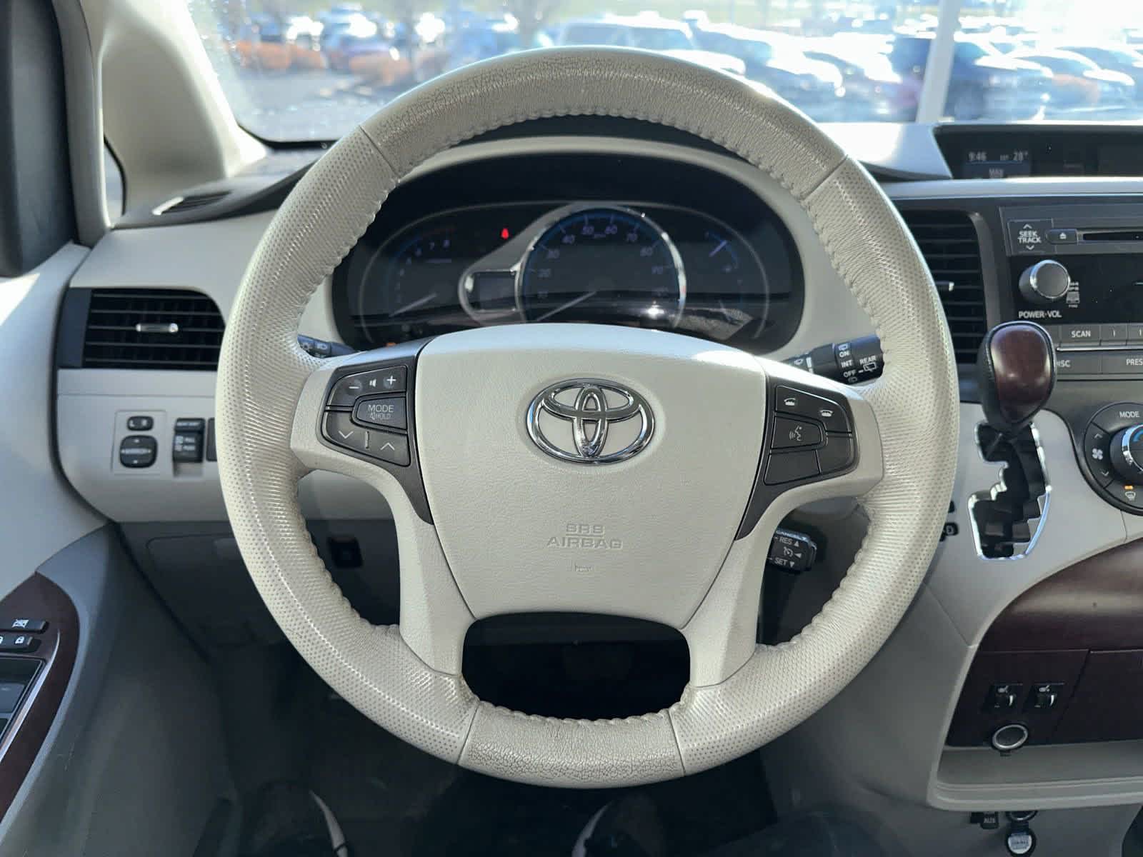 2013 Toyota Sienna XLE 17