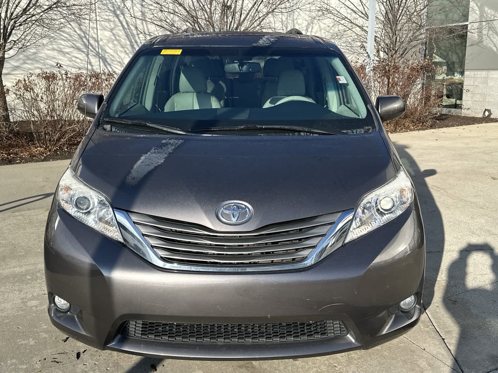 2013 Toyota Sienna XLE 3