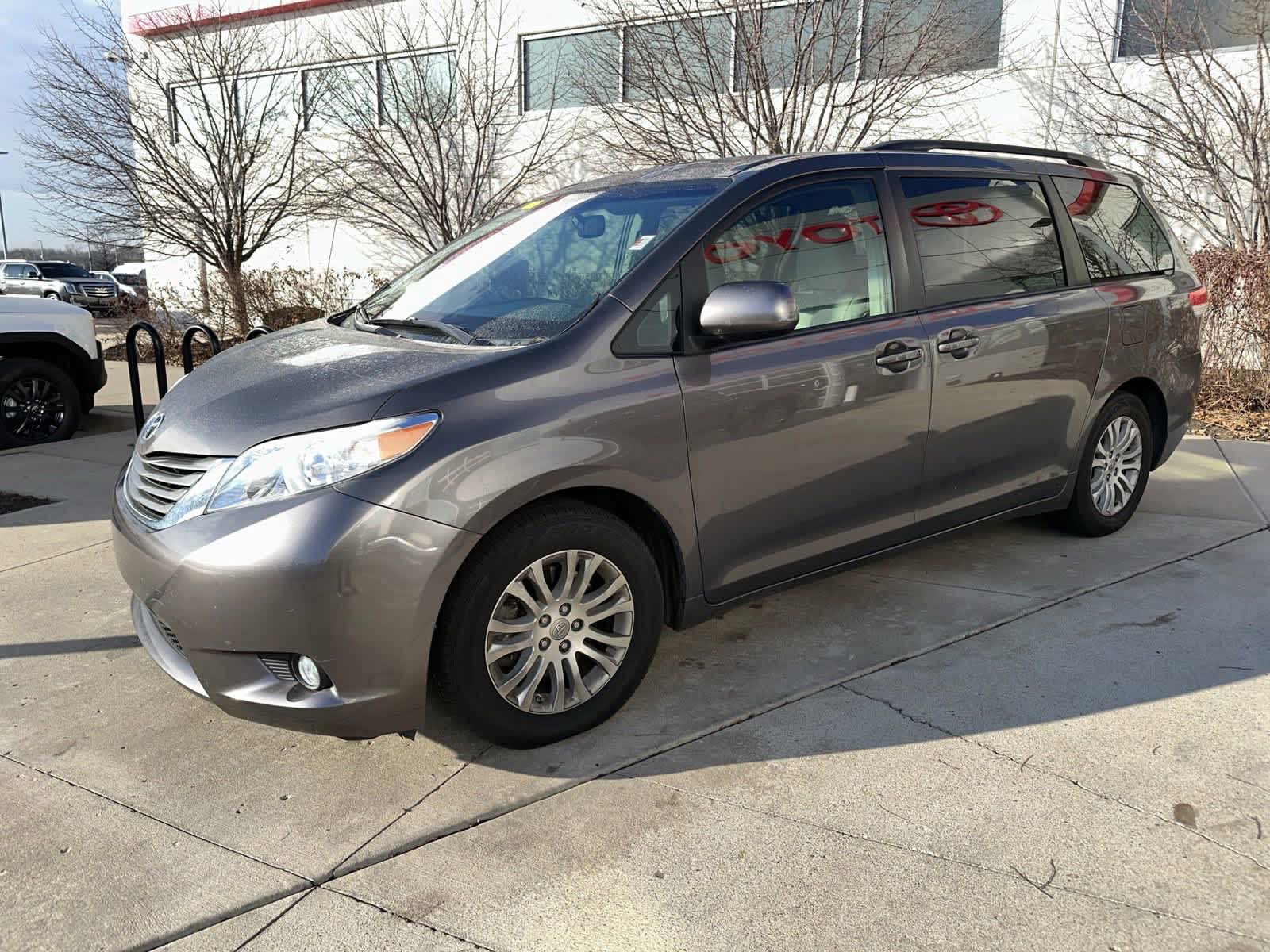 2013 Toyota Sienna XLE 4