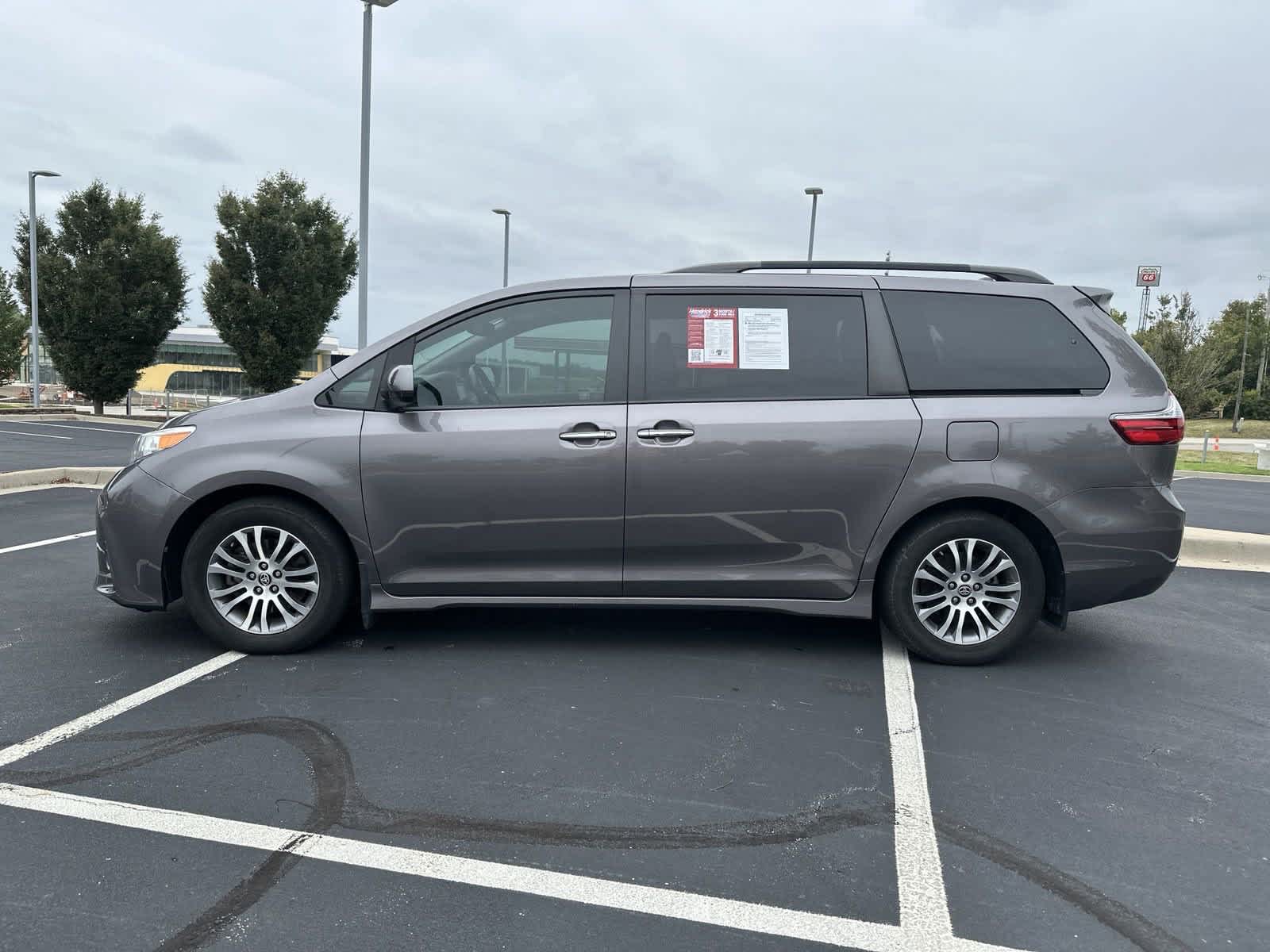 2020 Toyota Sienna XLE 5