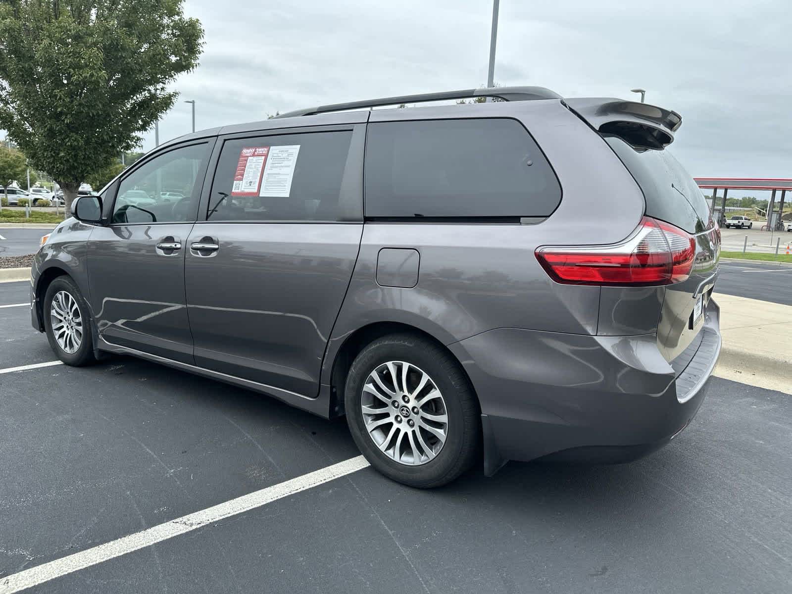 2020 Toyota Sienna XLE 6