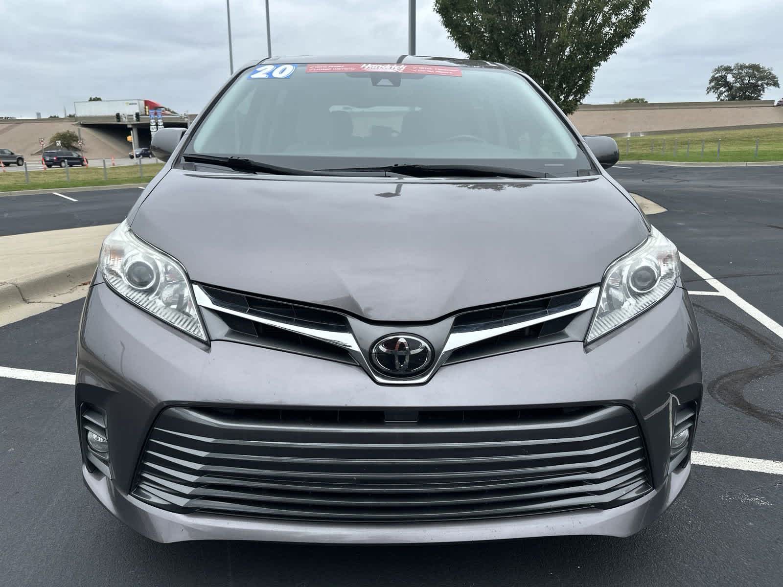 2020 Toyota Sienna XLE 2