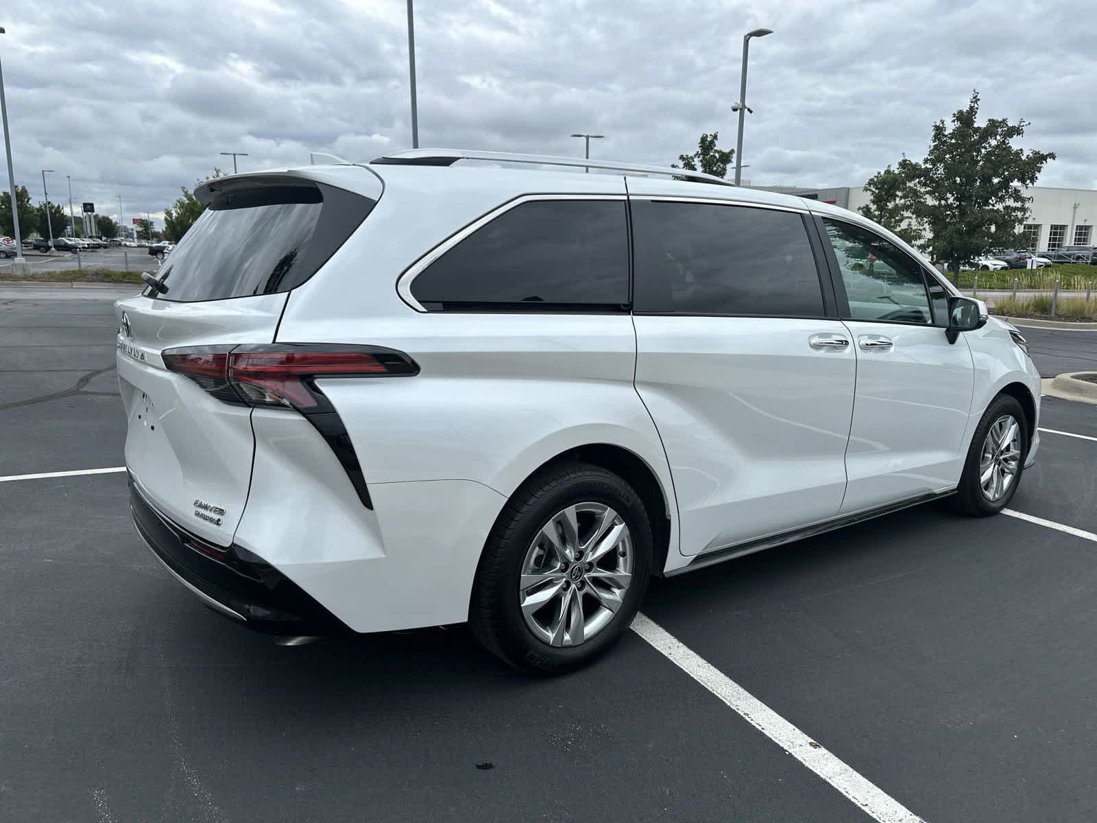 2022 Toyota Sienna Limited 9