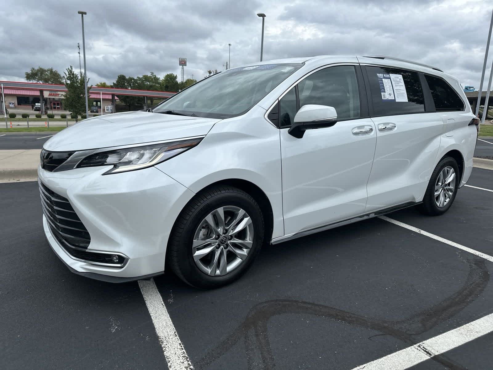 2022 Toyota Sienna Limited 4