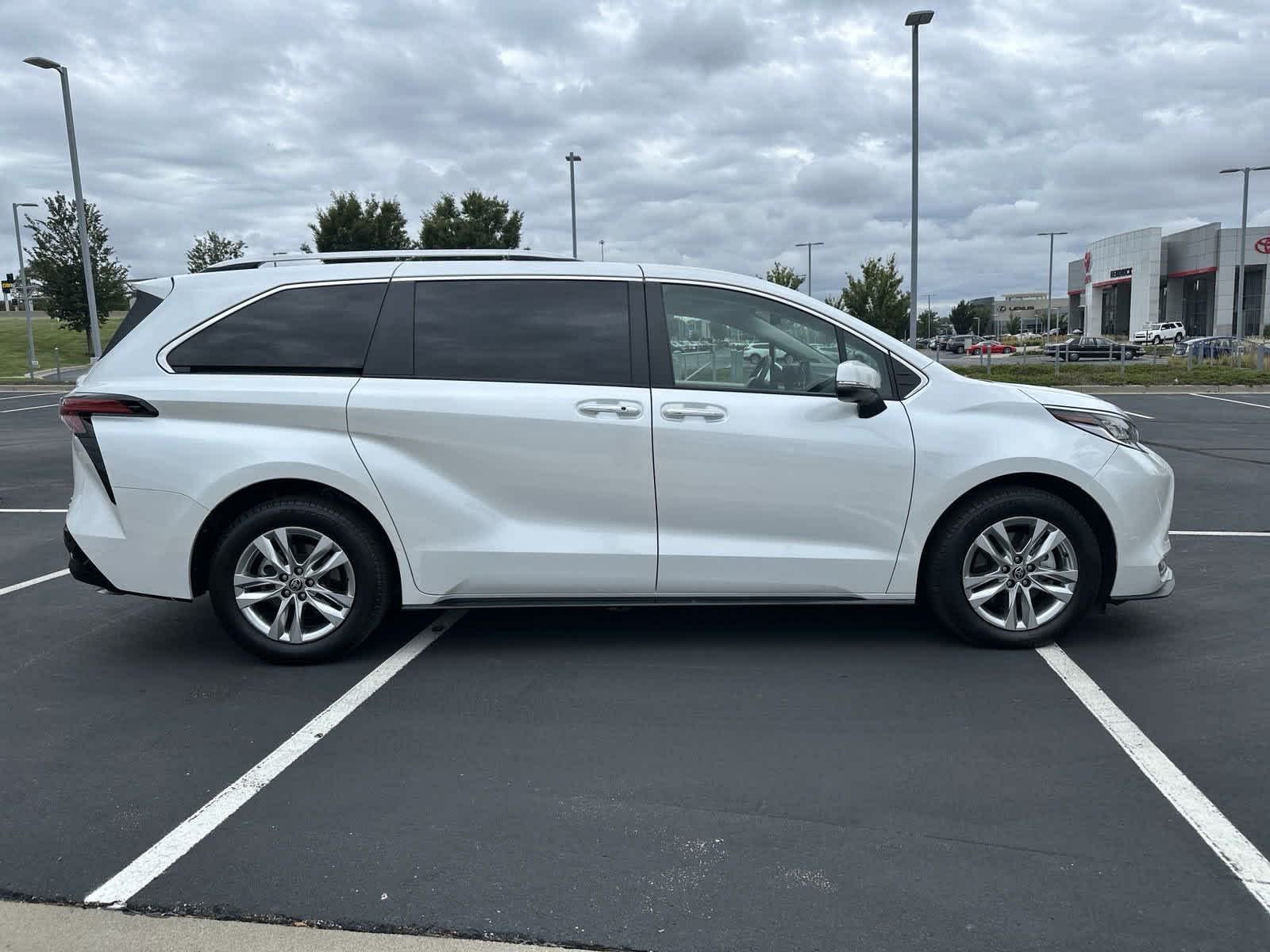 2022 Toyota Sienna Limited 10