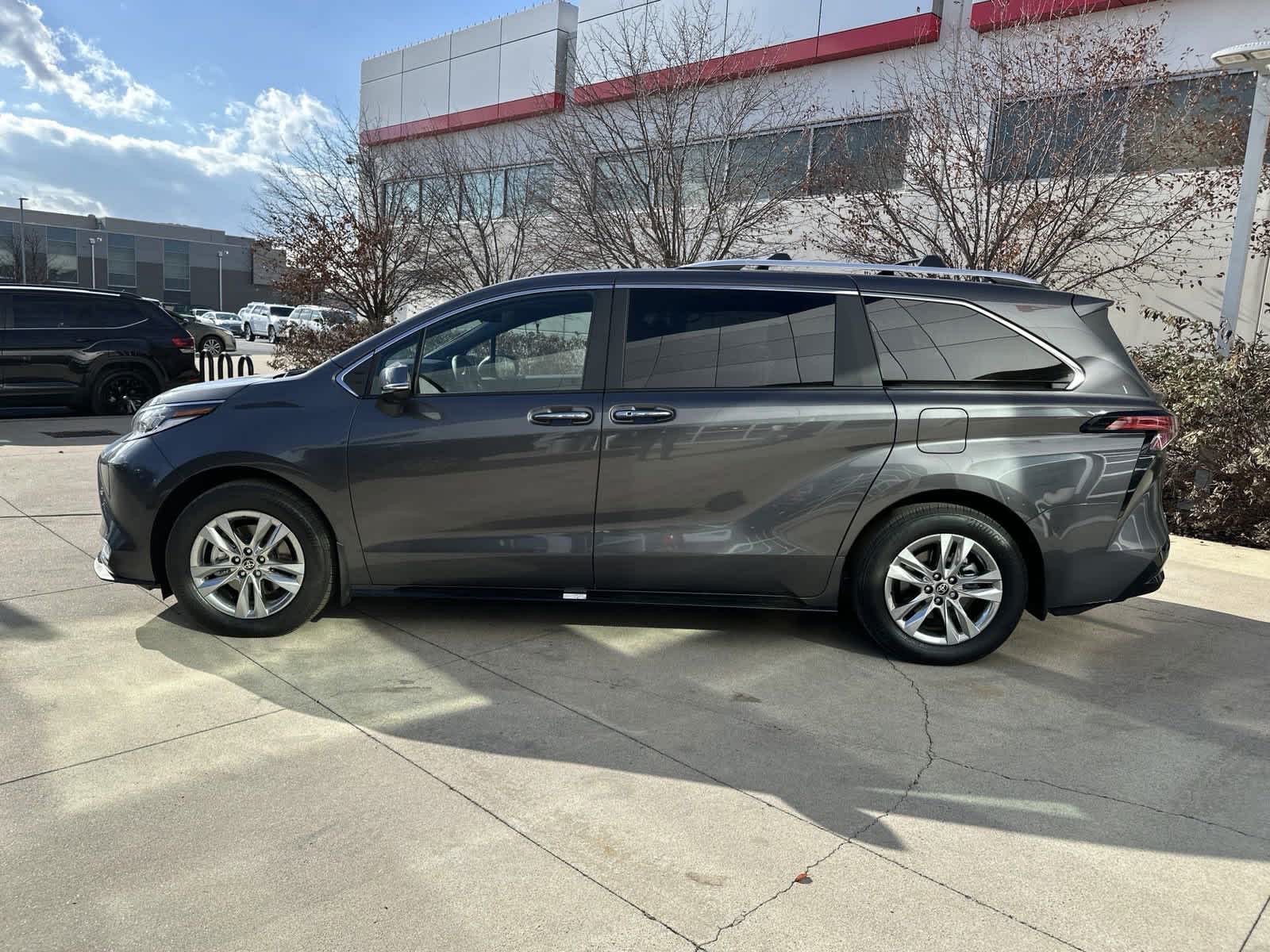 2025 Toyota Sienna Limited 6