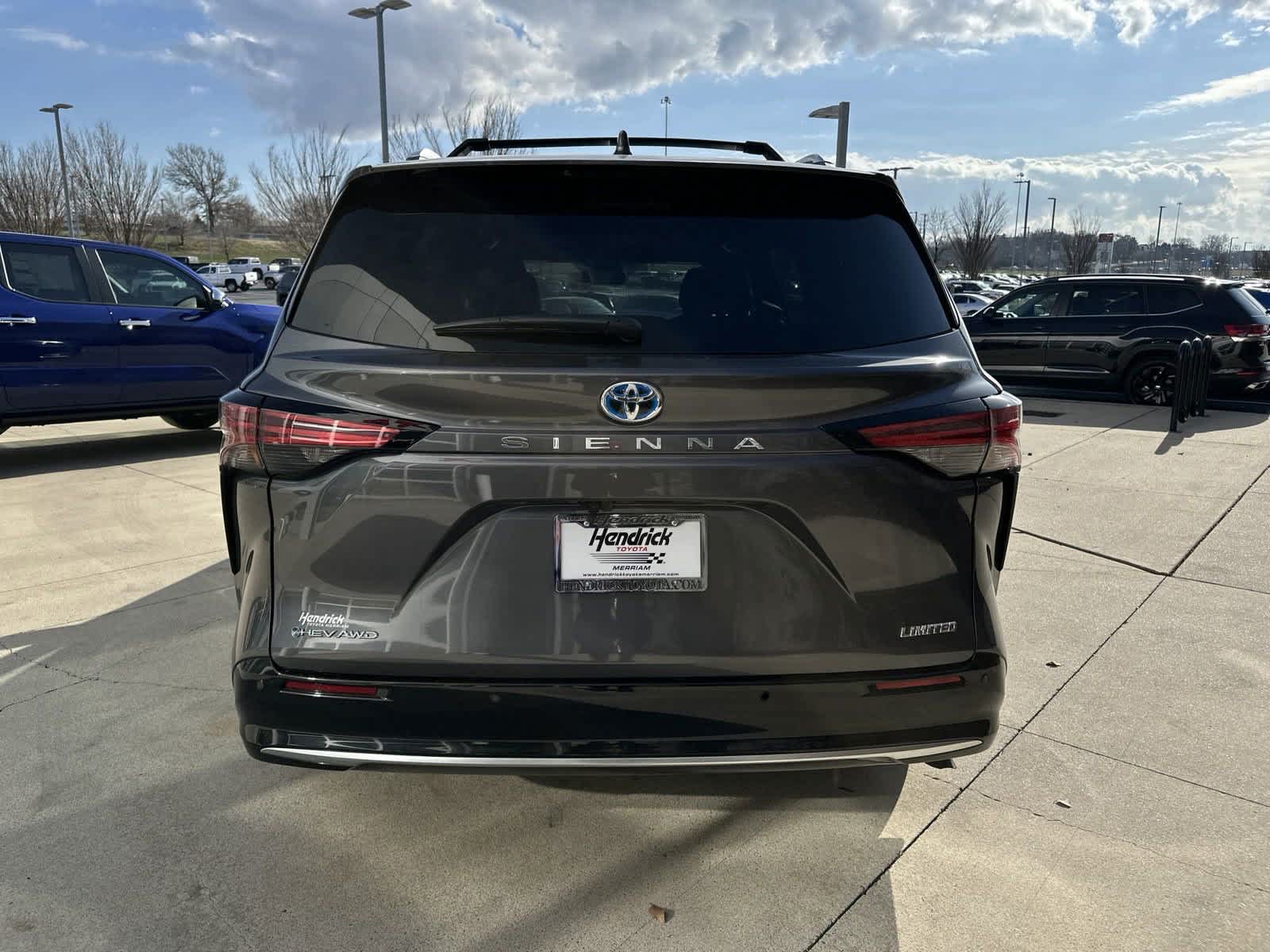 2025 Toyota Sienna Limited 8