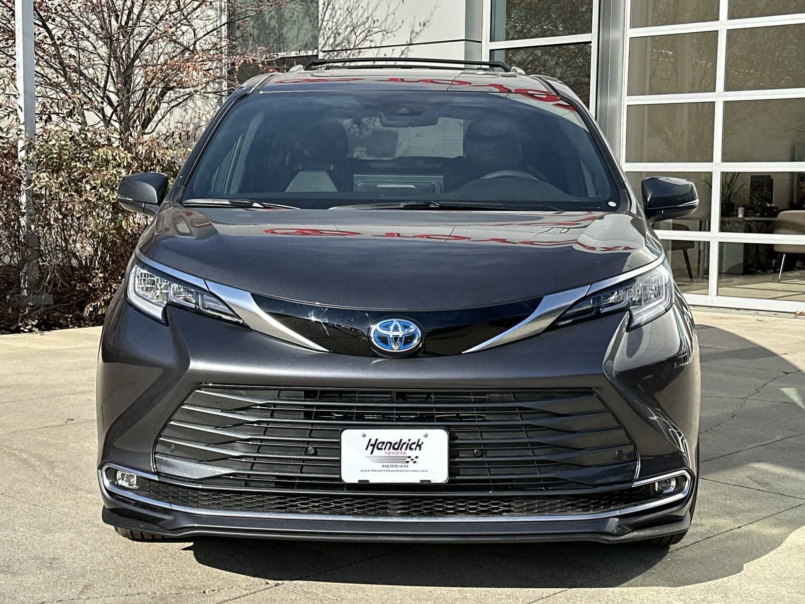 2025 Toyota Sienna Limited 3