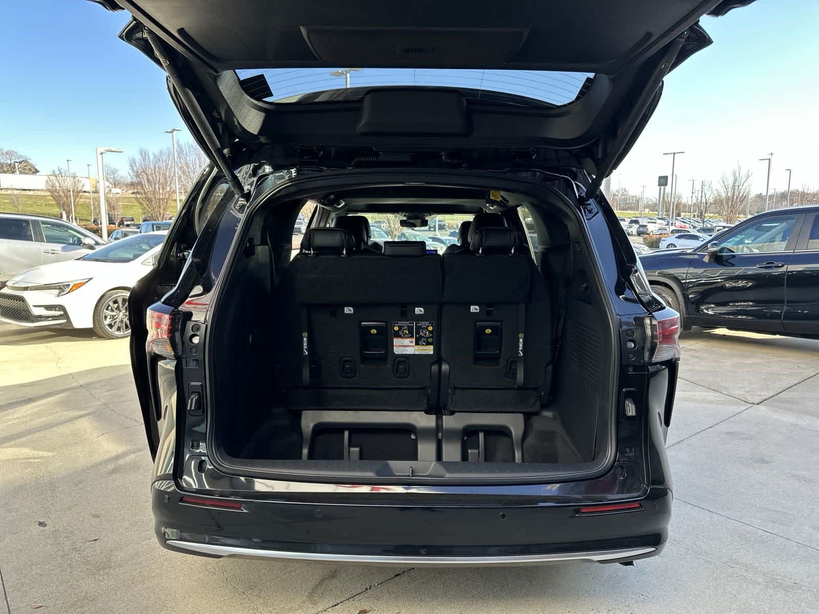 2025 Toyota Sienna Limited 32