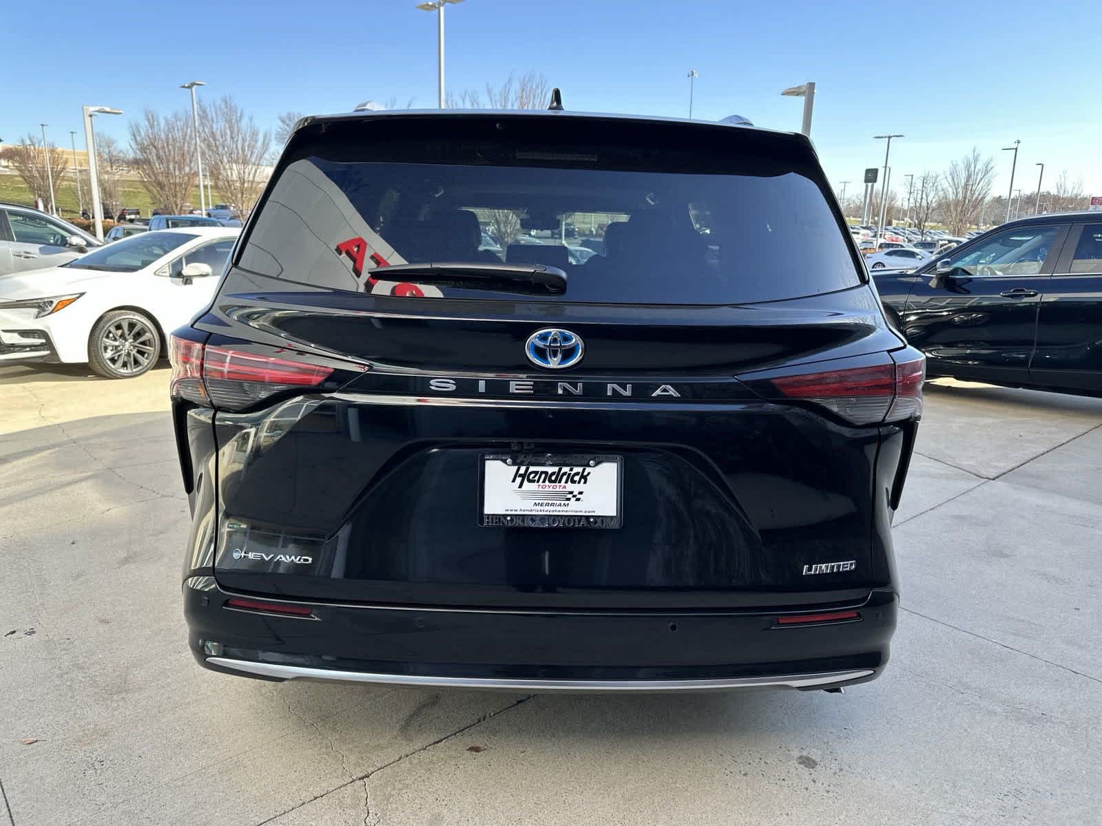 2025 Toyota Sienna Limited 8