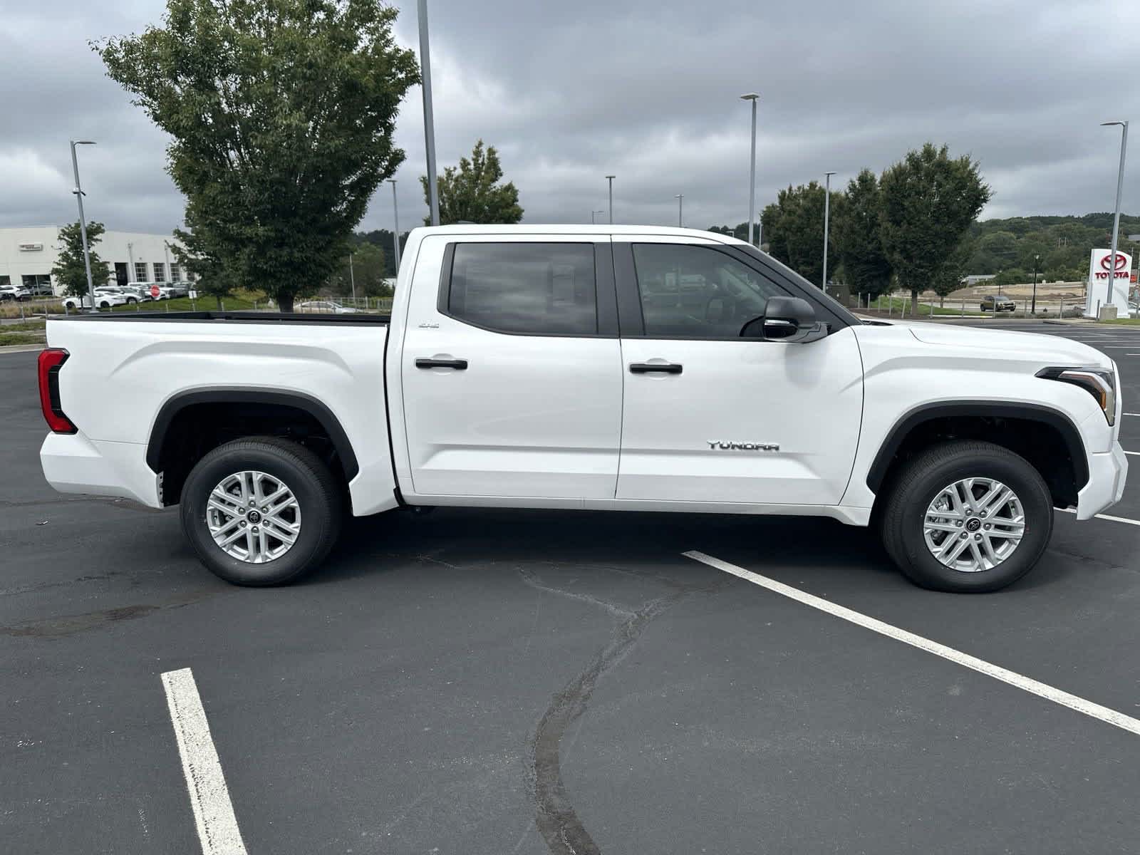 2024 Toyota Tundra SR5 CrewMax 5.5 Bed 9