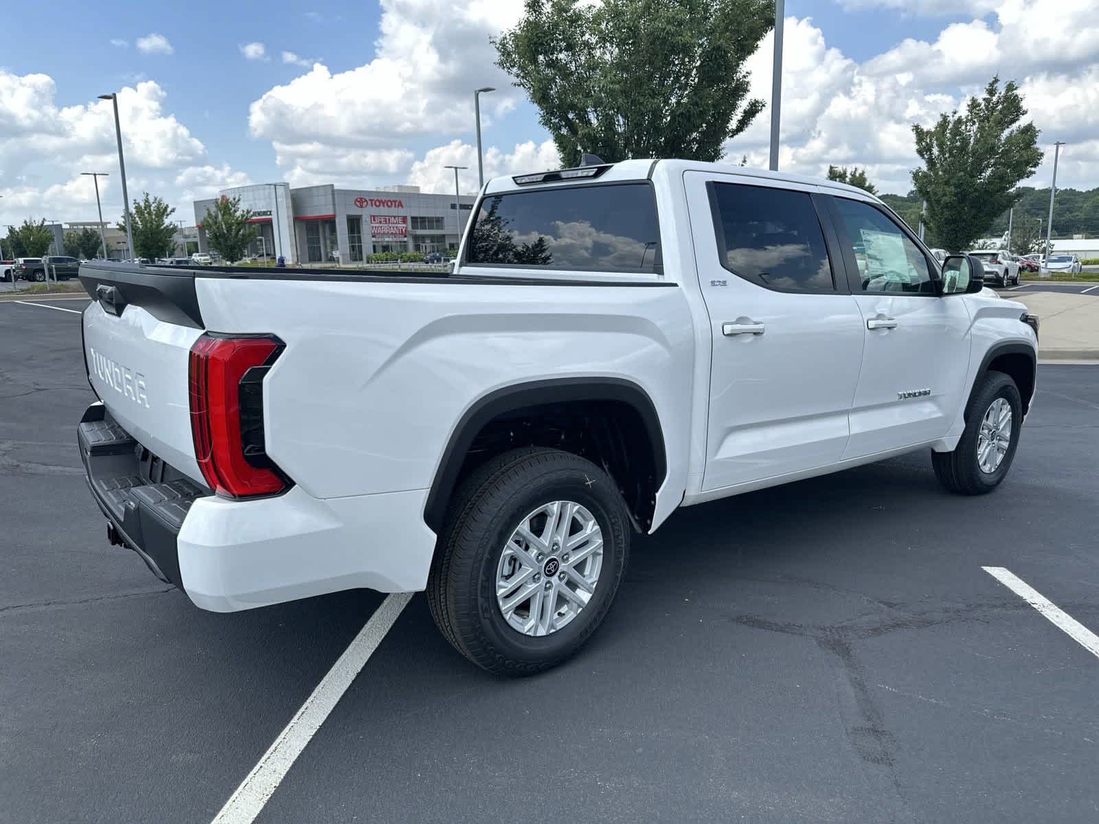 2024 Toyota Tundra SR5 CrewMax 5.5 Bed 8