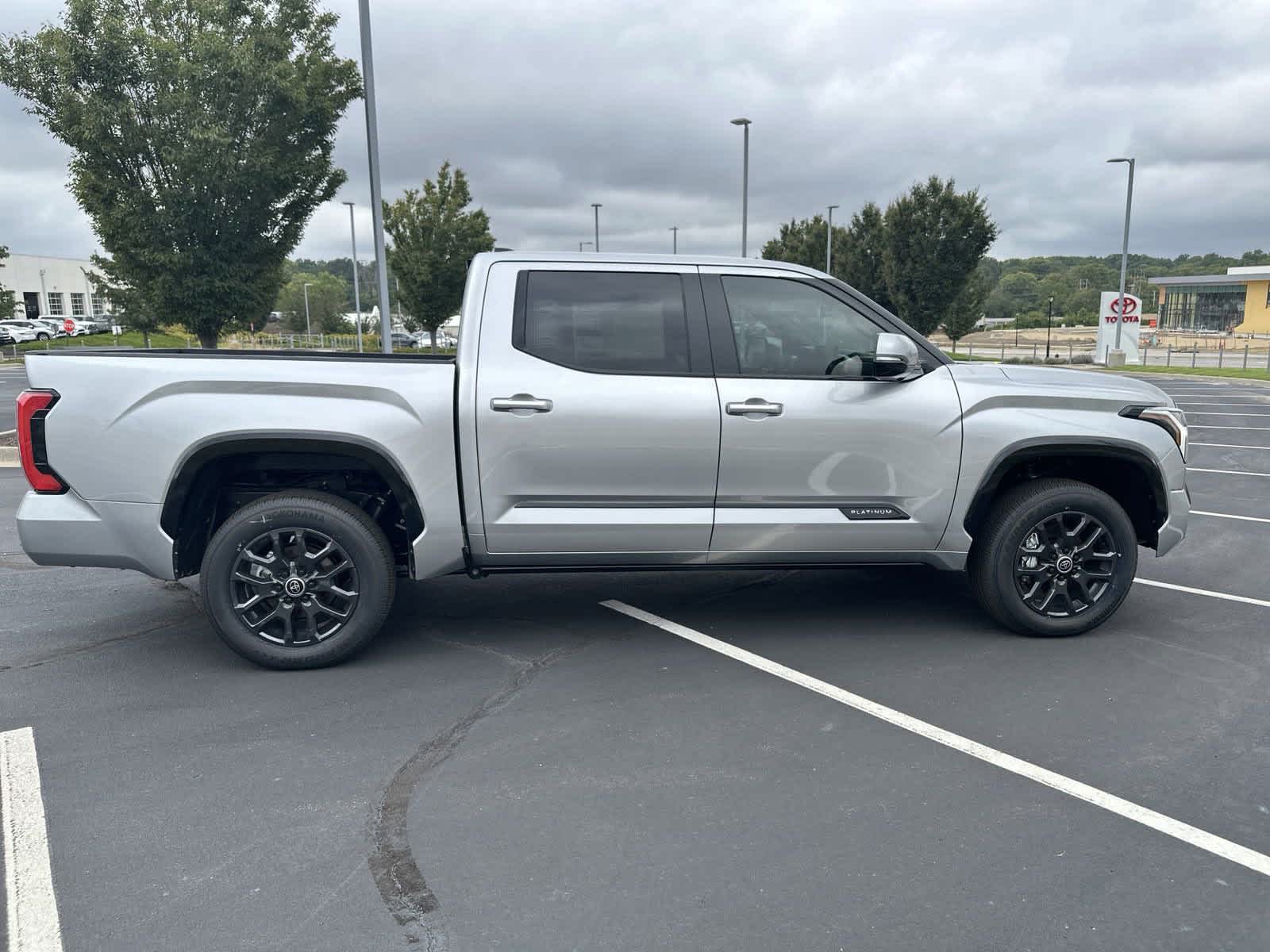 2024 Toyota Tundra Platinum CrewMax 5.5 Bed 9