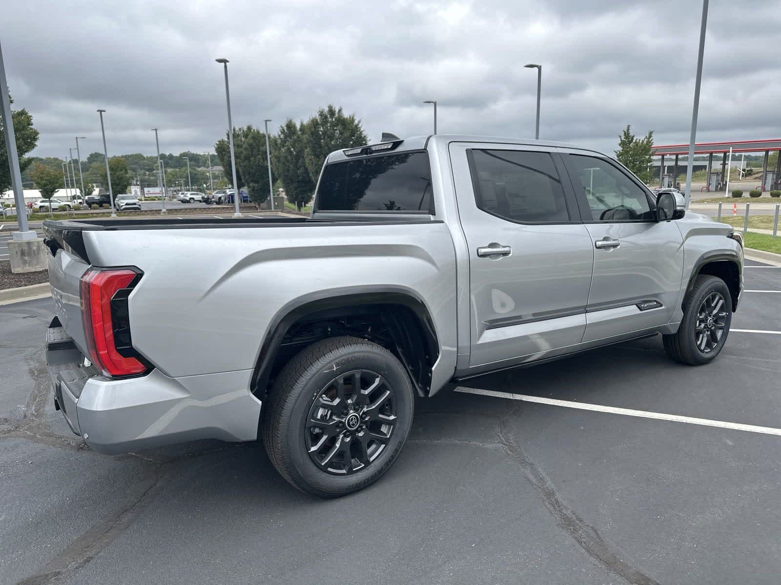 2024 Toyota Tundra Platinum CrewMax 5.5 Bed 8