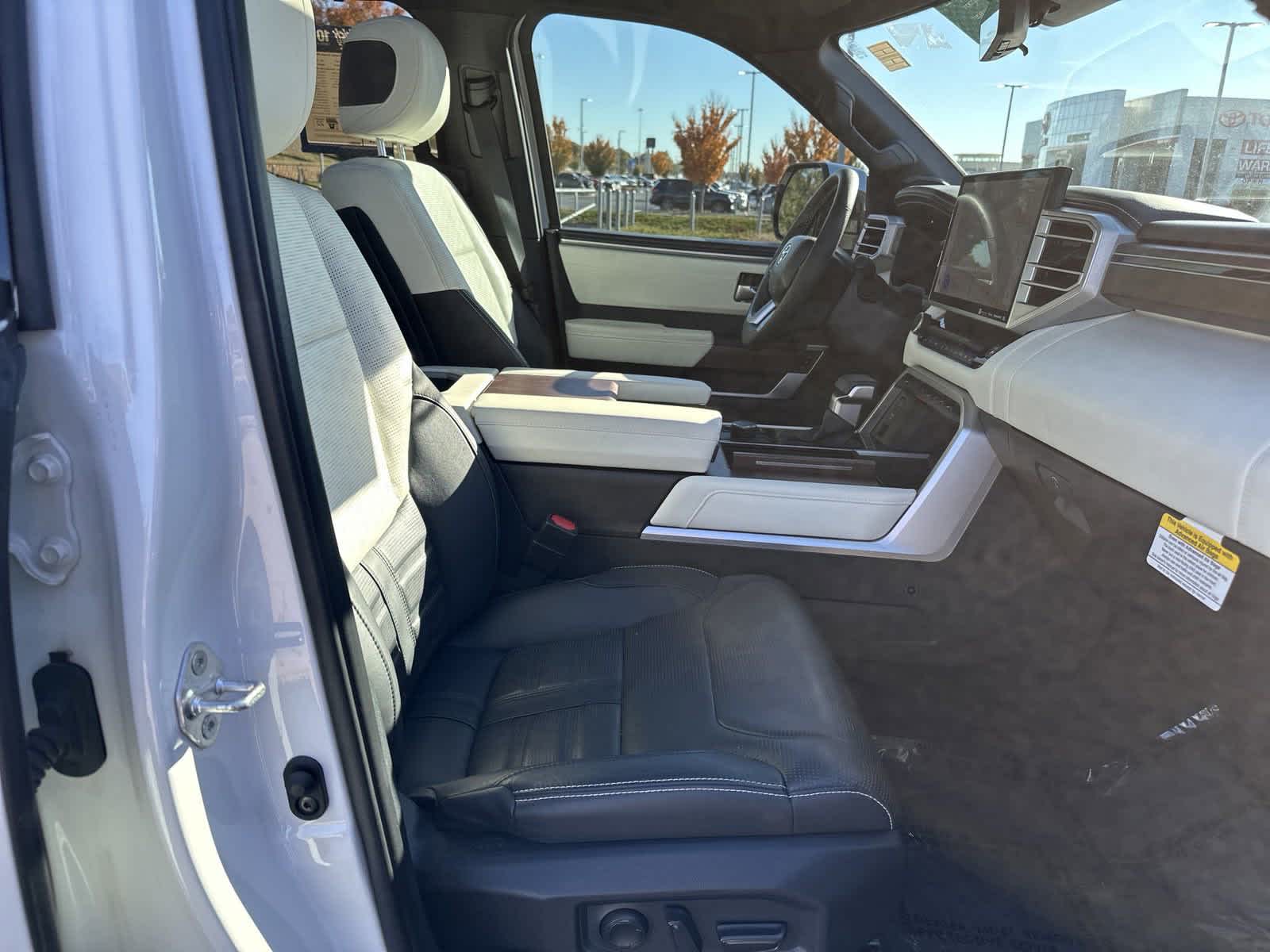 2022 Toyota Tundra Capstone Hybrid CrewMax 5.5 Bed 32