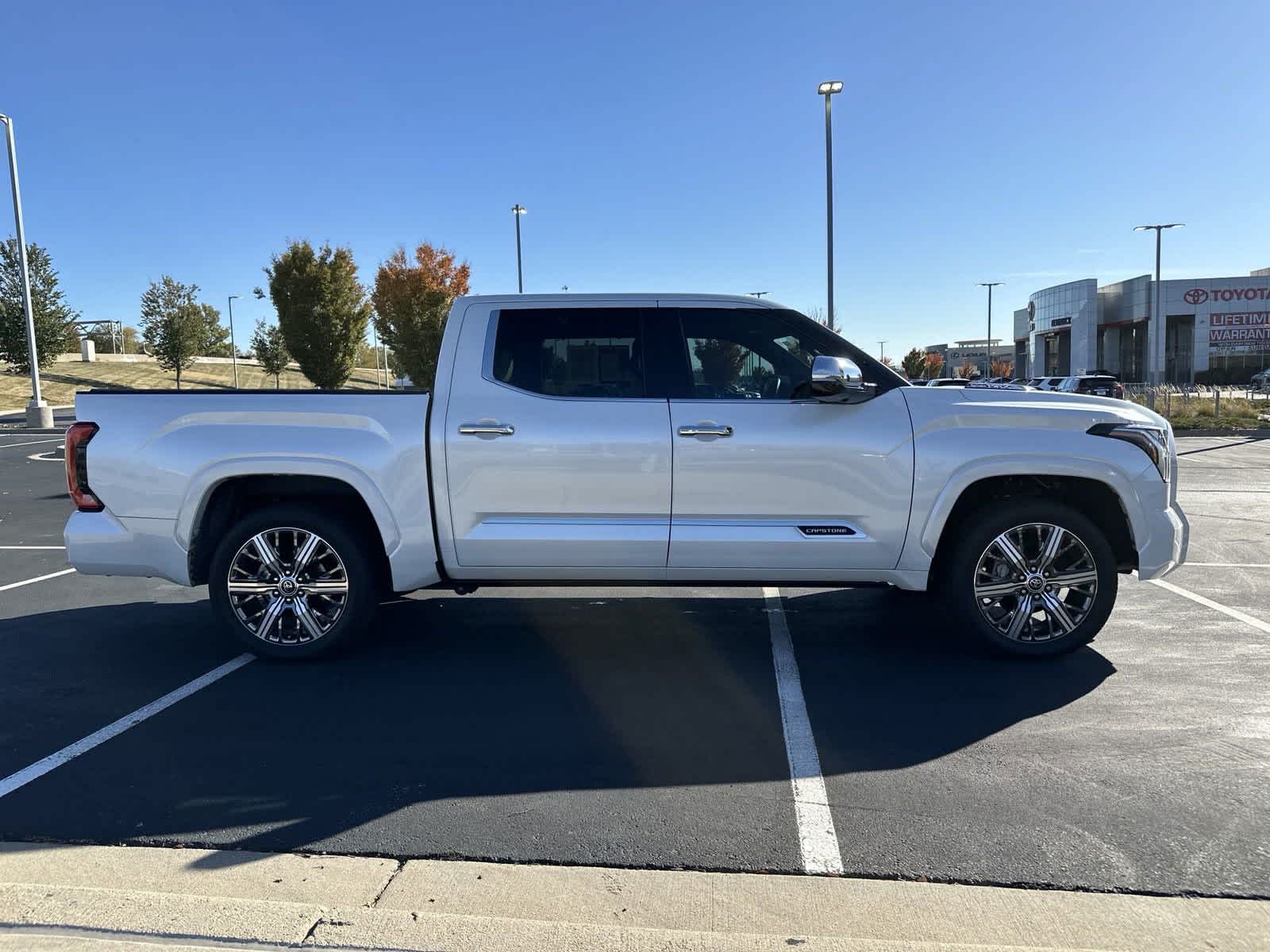 2022 Toyota Tundra Capstone Hybrid CrewMax 5.5 Bed 10