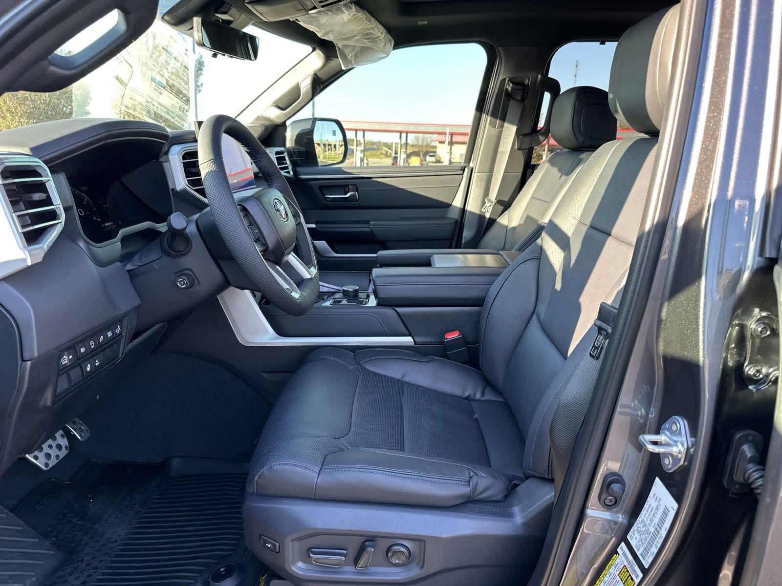 2025 Toyota Tundra Platinum CrewMax 5.5 Bed 14