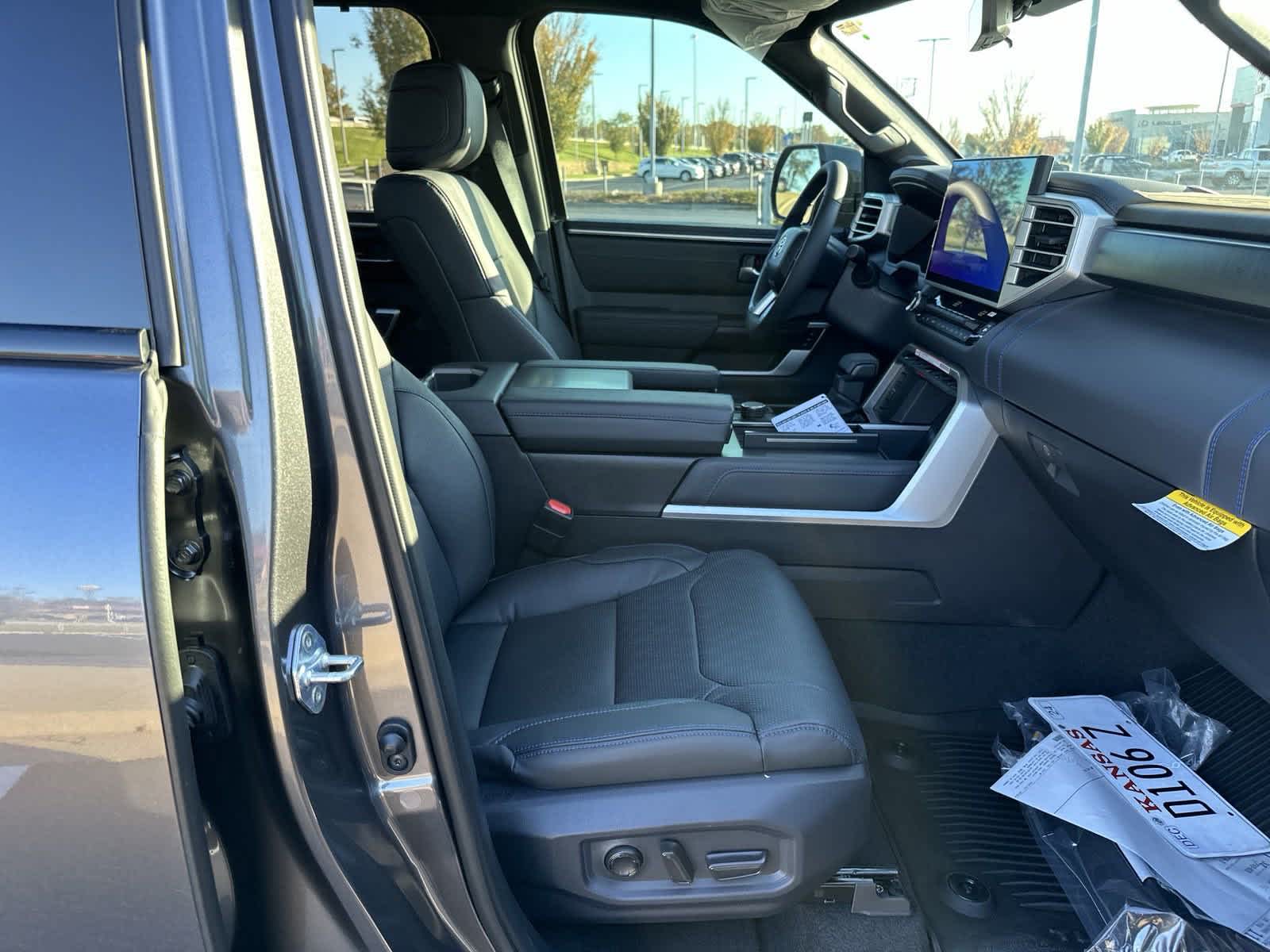 2025 Toyota Tundra Platinum CrewMax 5.5 Bed 15