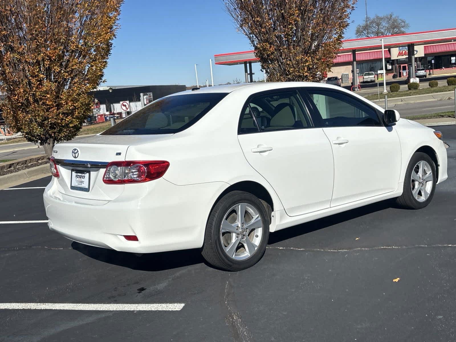 2013 Toyota Corolla LE 9