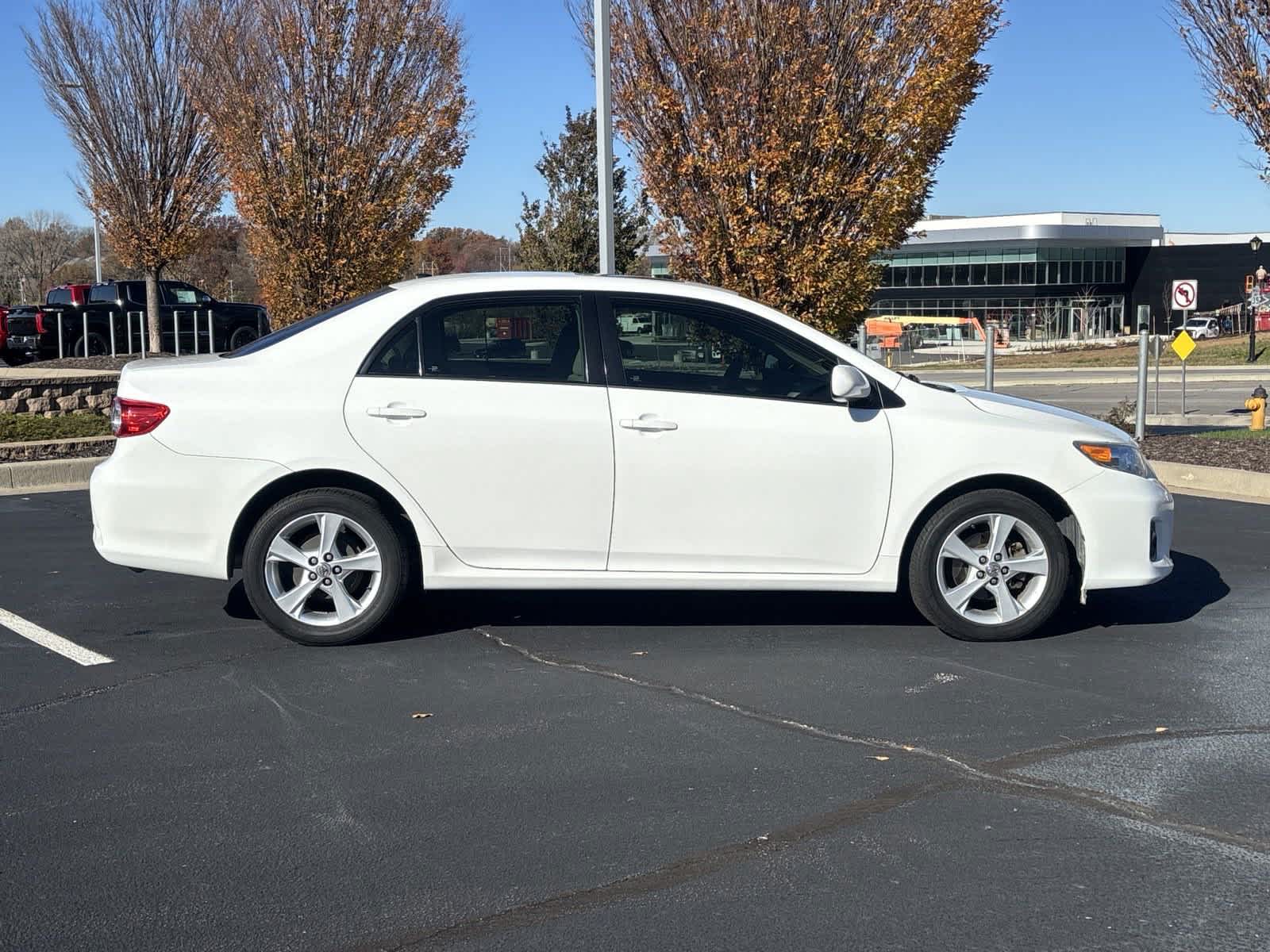 2013 Toyota Corolla LE 10