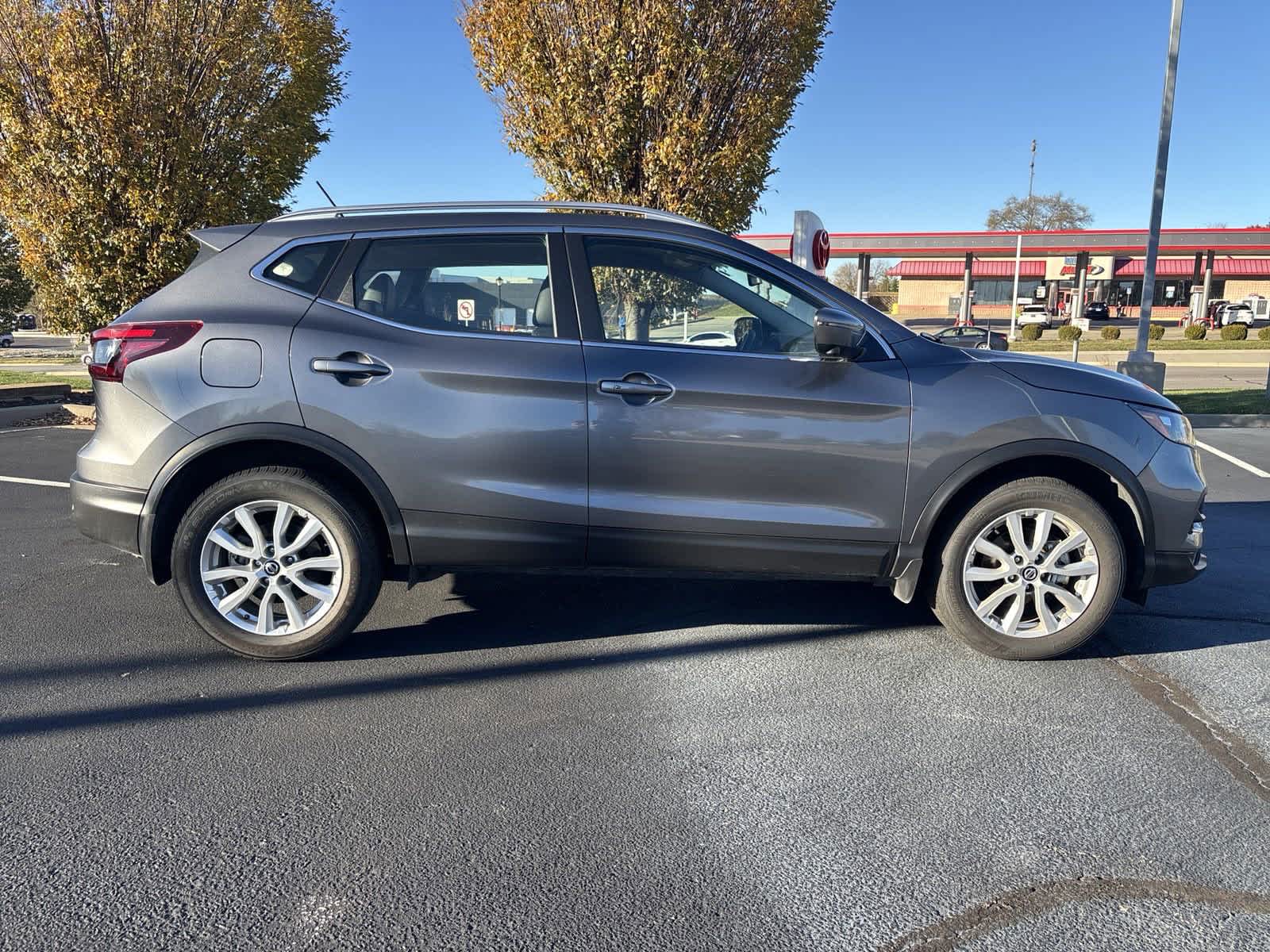 2022 Nissan Rogue Sport SV 10