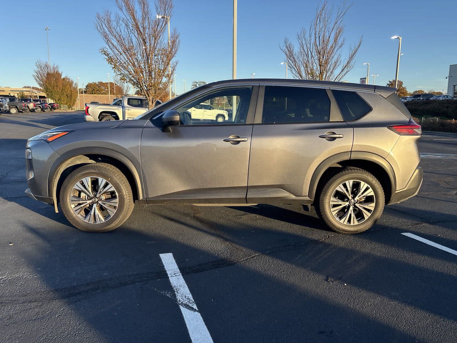 2023 Nissan Rogue SV 16