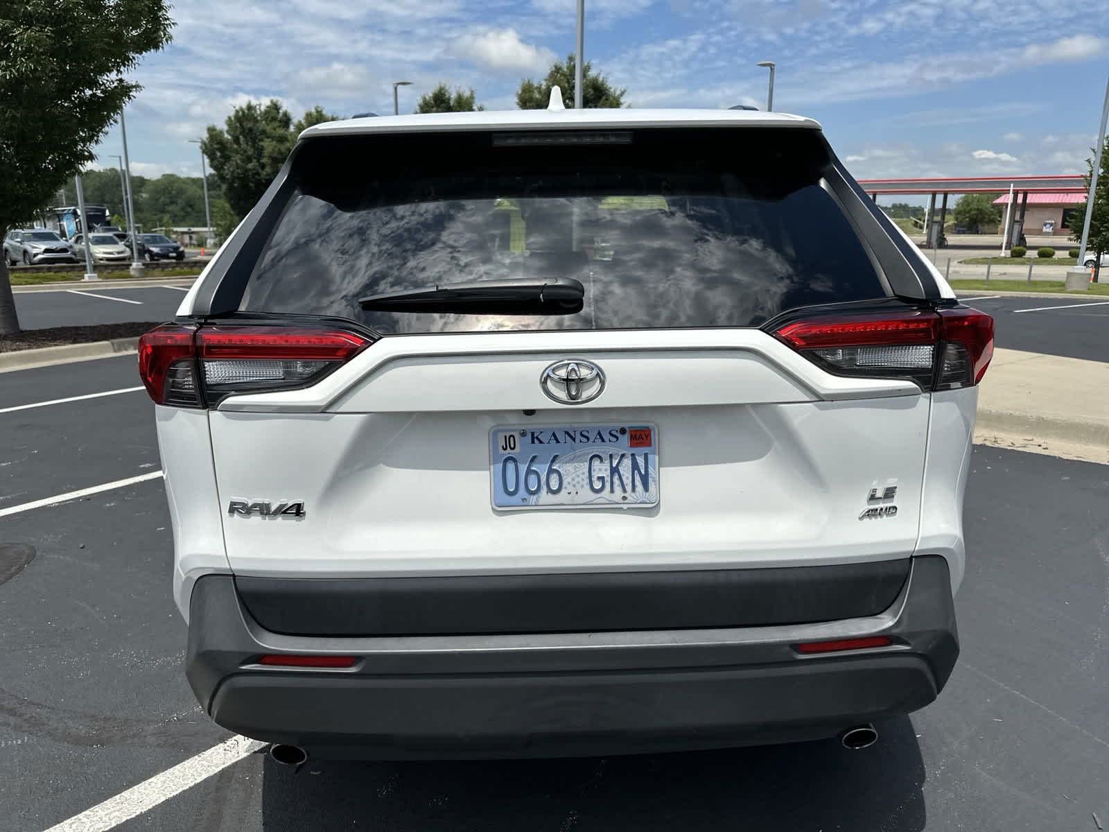 2019 Toyota RAV4 LE 8