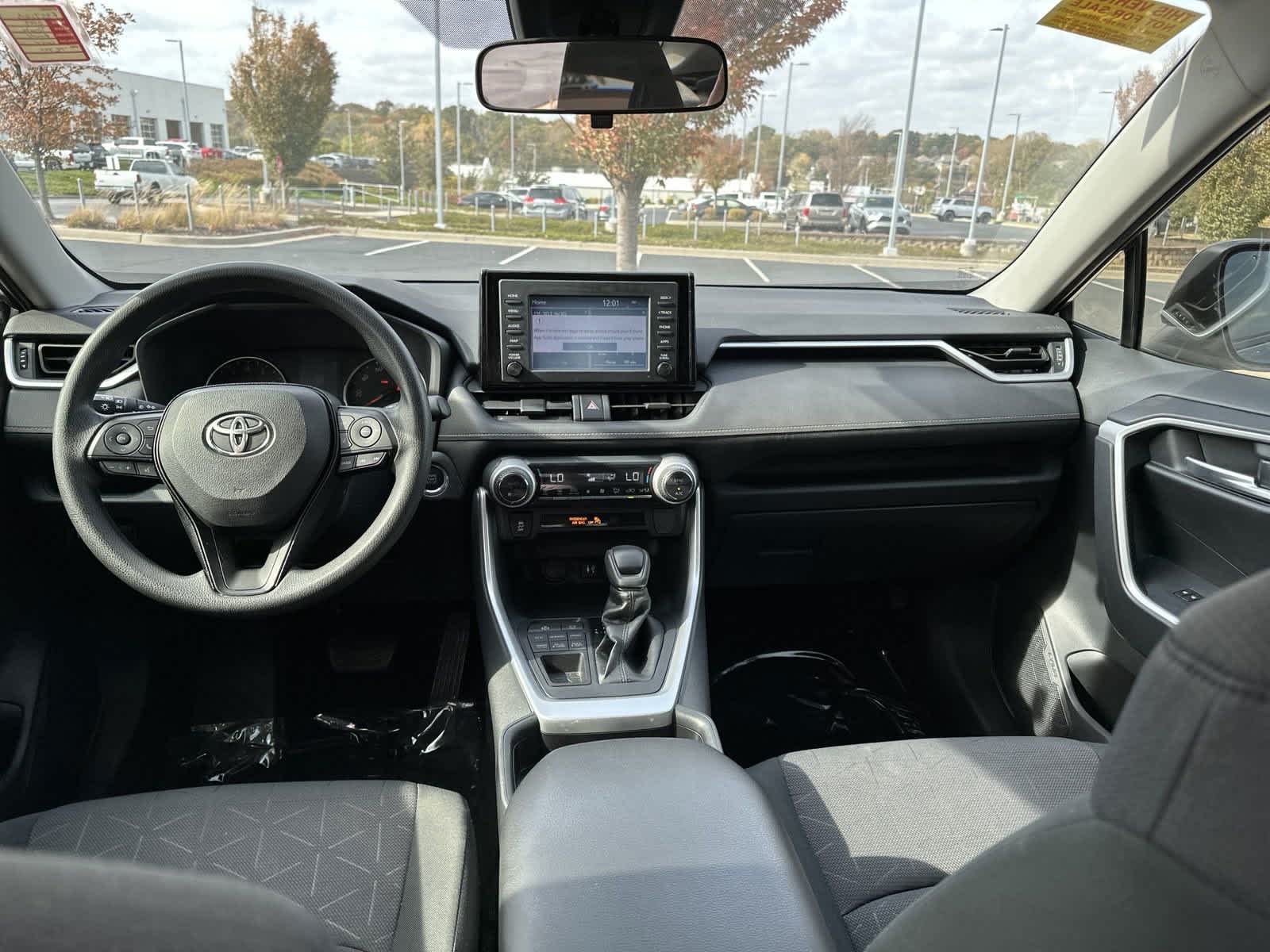 2019 Toyota RAV4 XLE 28