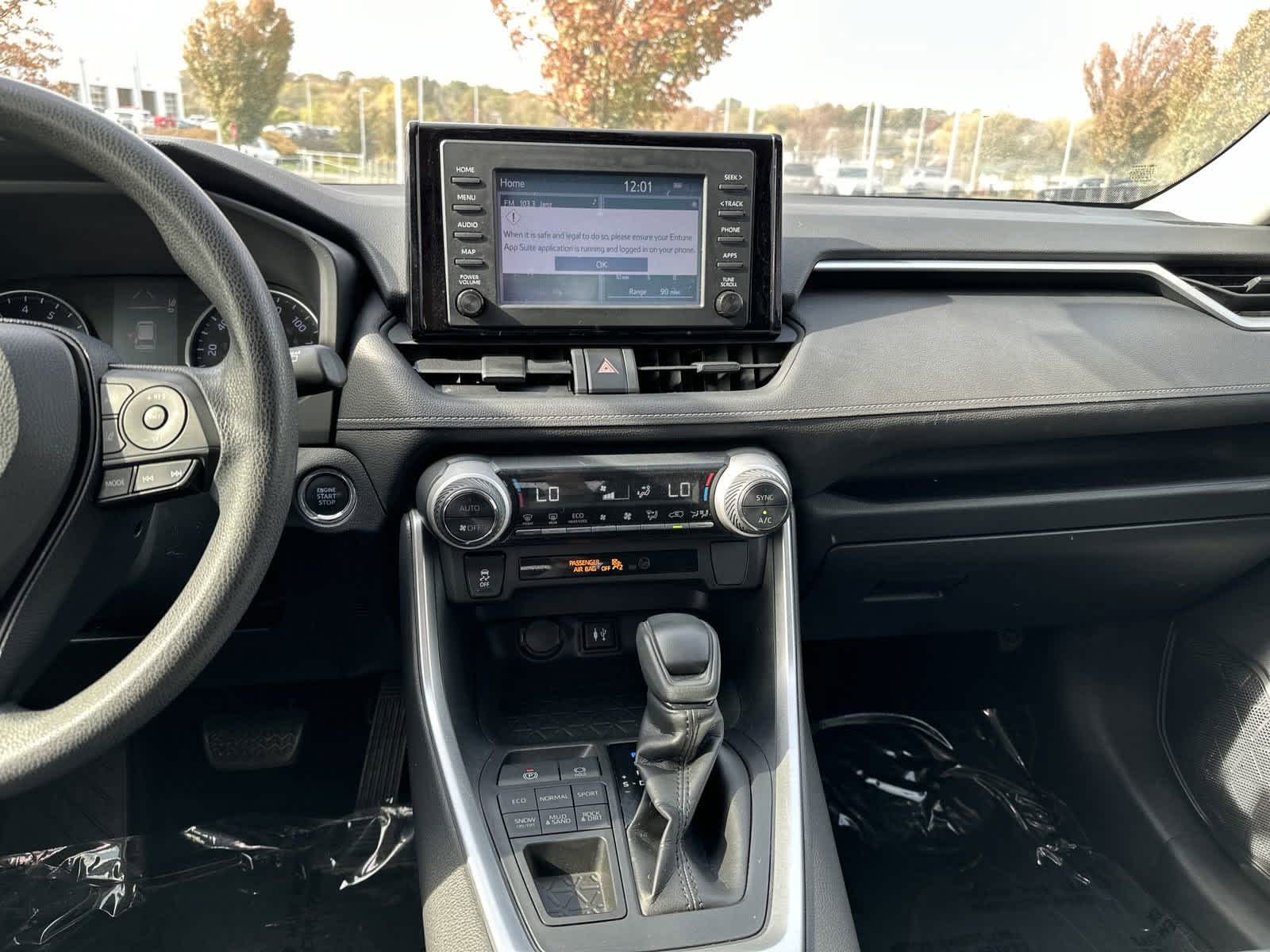 2019 Toyota RAV4 XLE 29