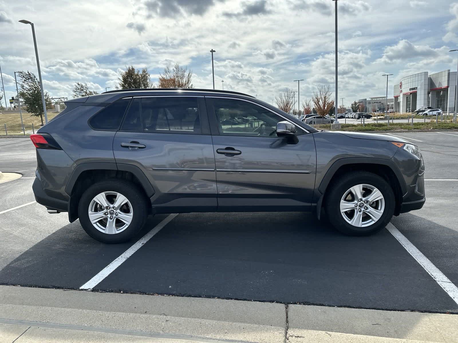 2019 Toyota RAV4 XLE 10