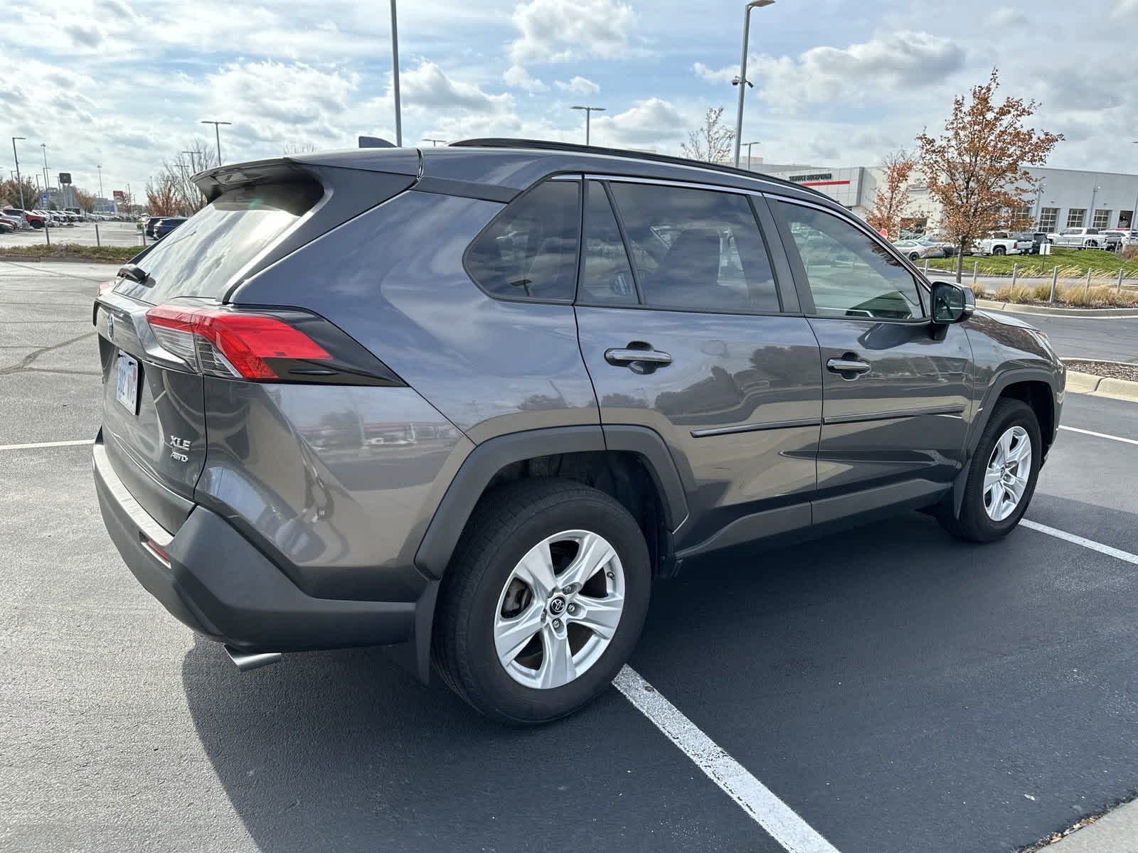 2019 Toyota RAV4 XLE 9