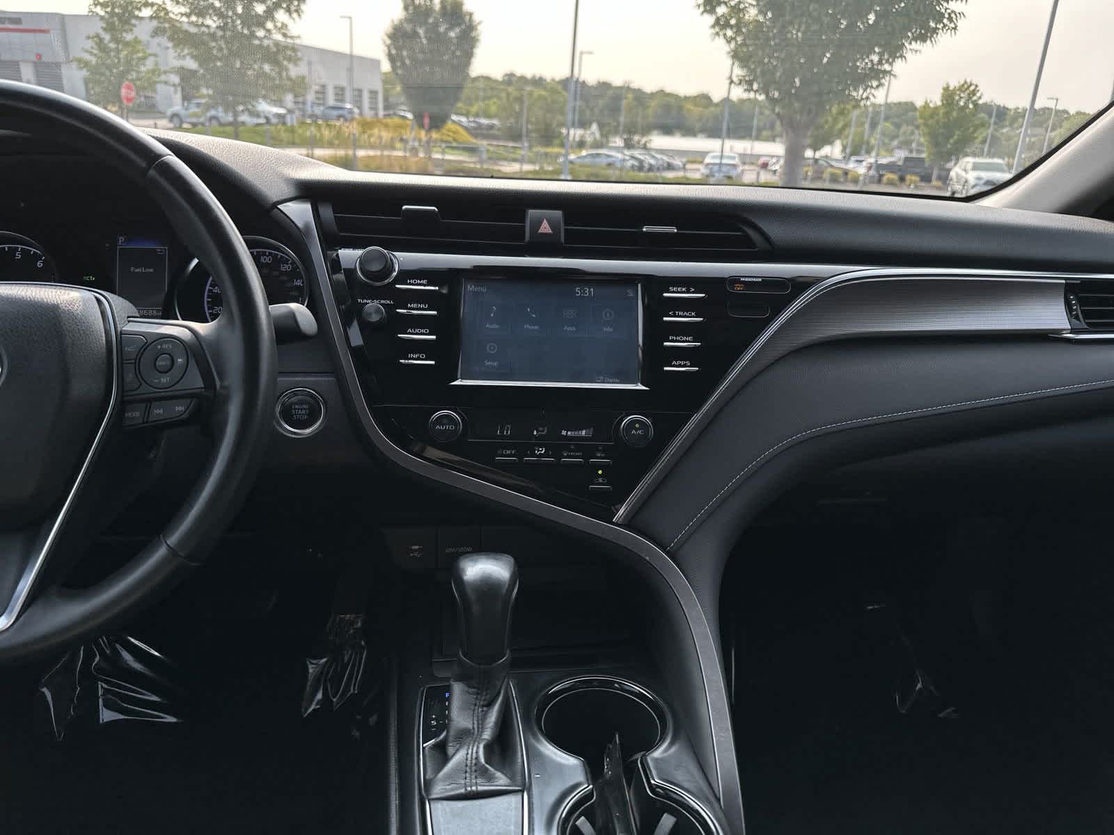 2018 Toyota Camry SE 28