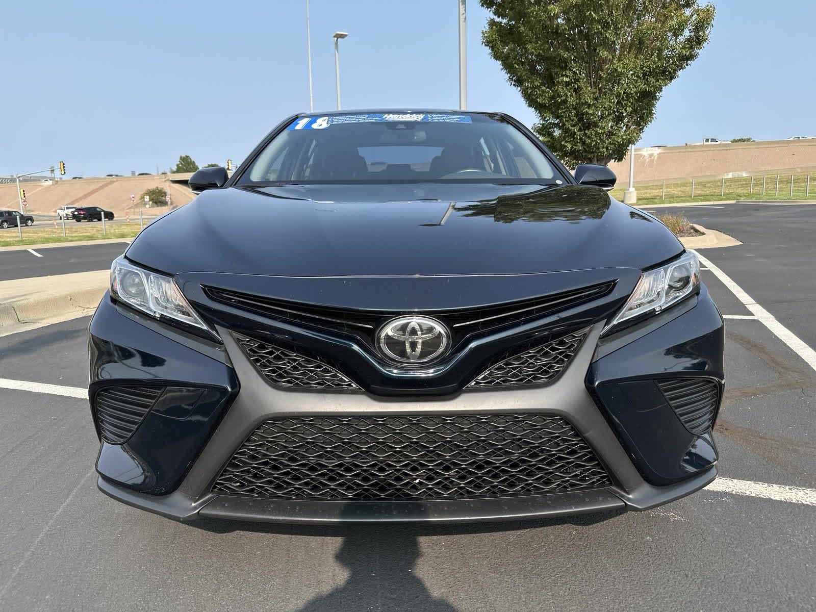 2018 Toyota Camry SE 3