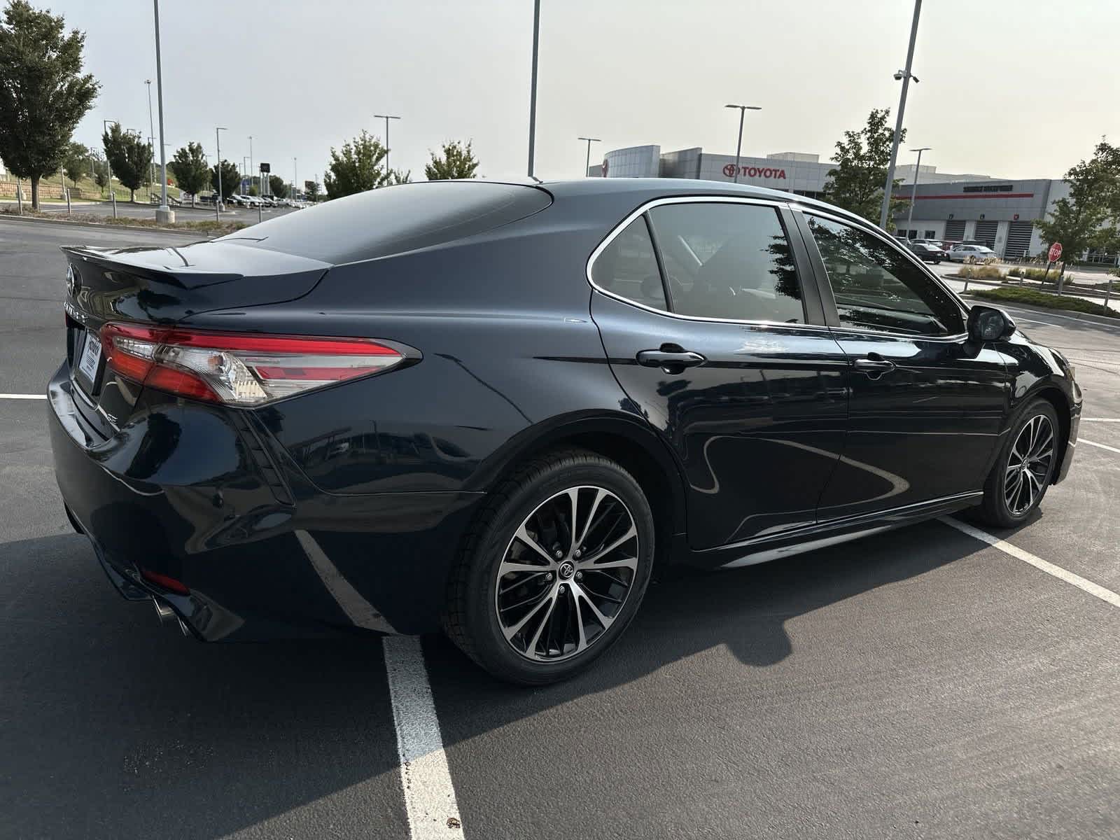 2018 Toyota Camry SE 9