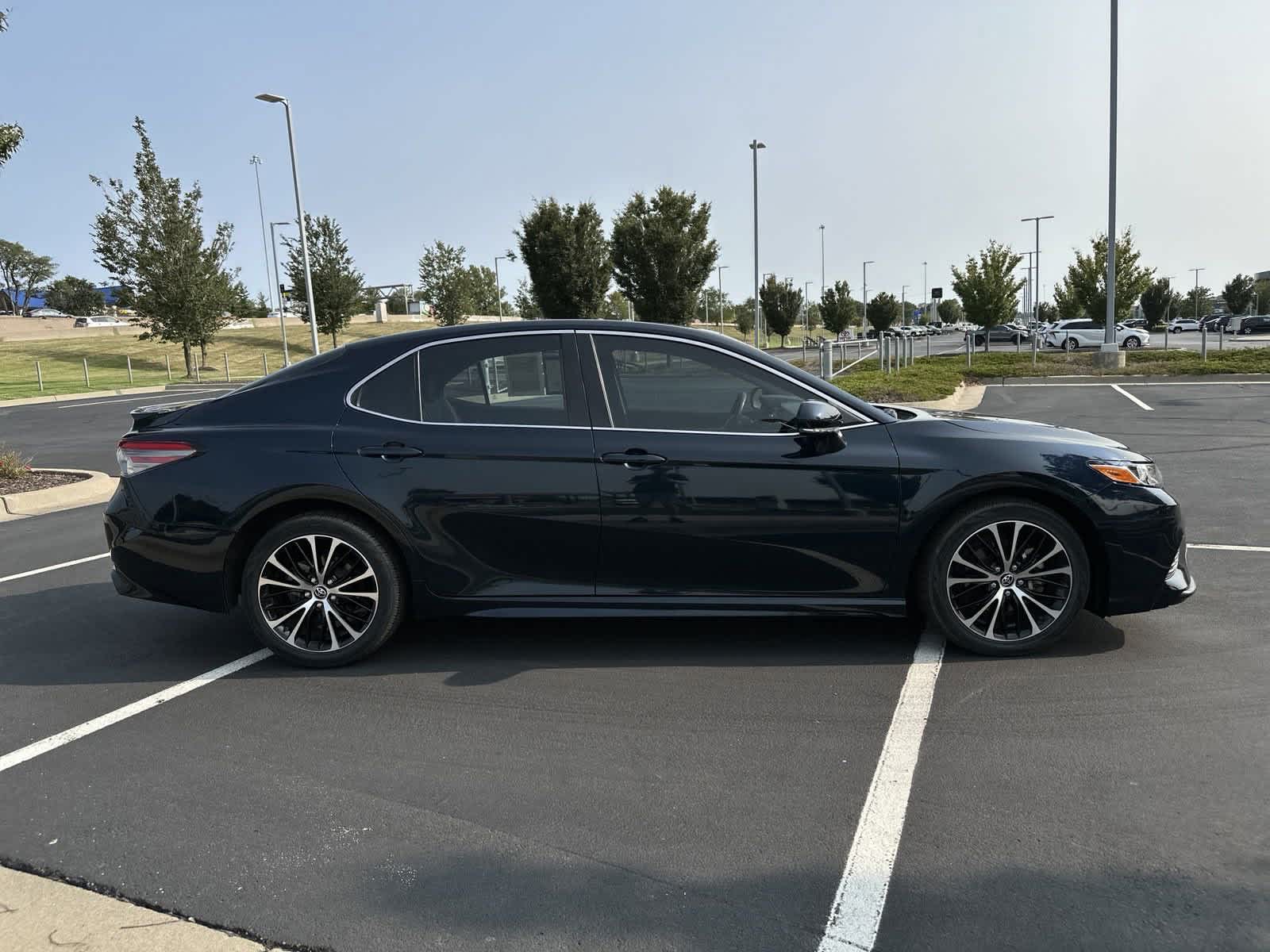 2018 Toyota Camry SE 10