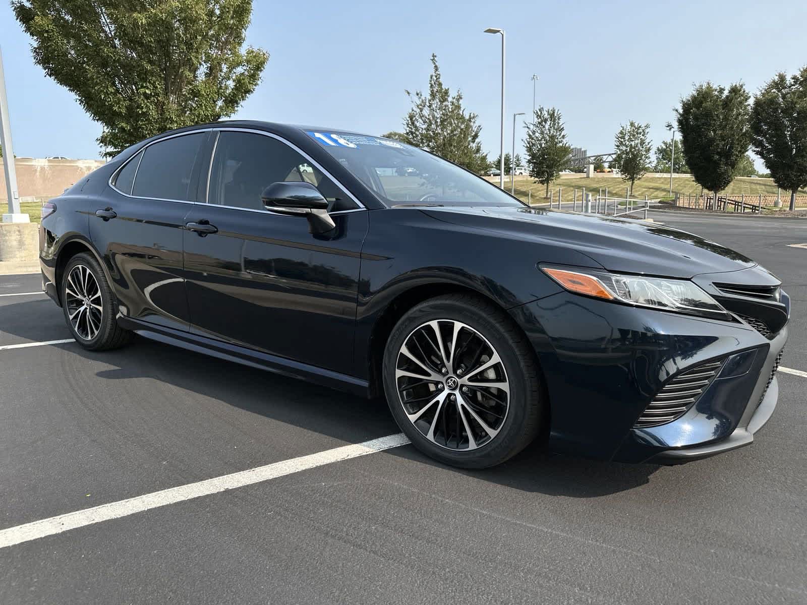 2018 Toyota Camry SE 2