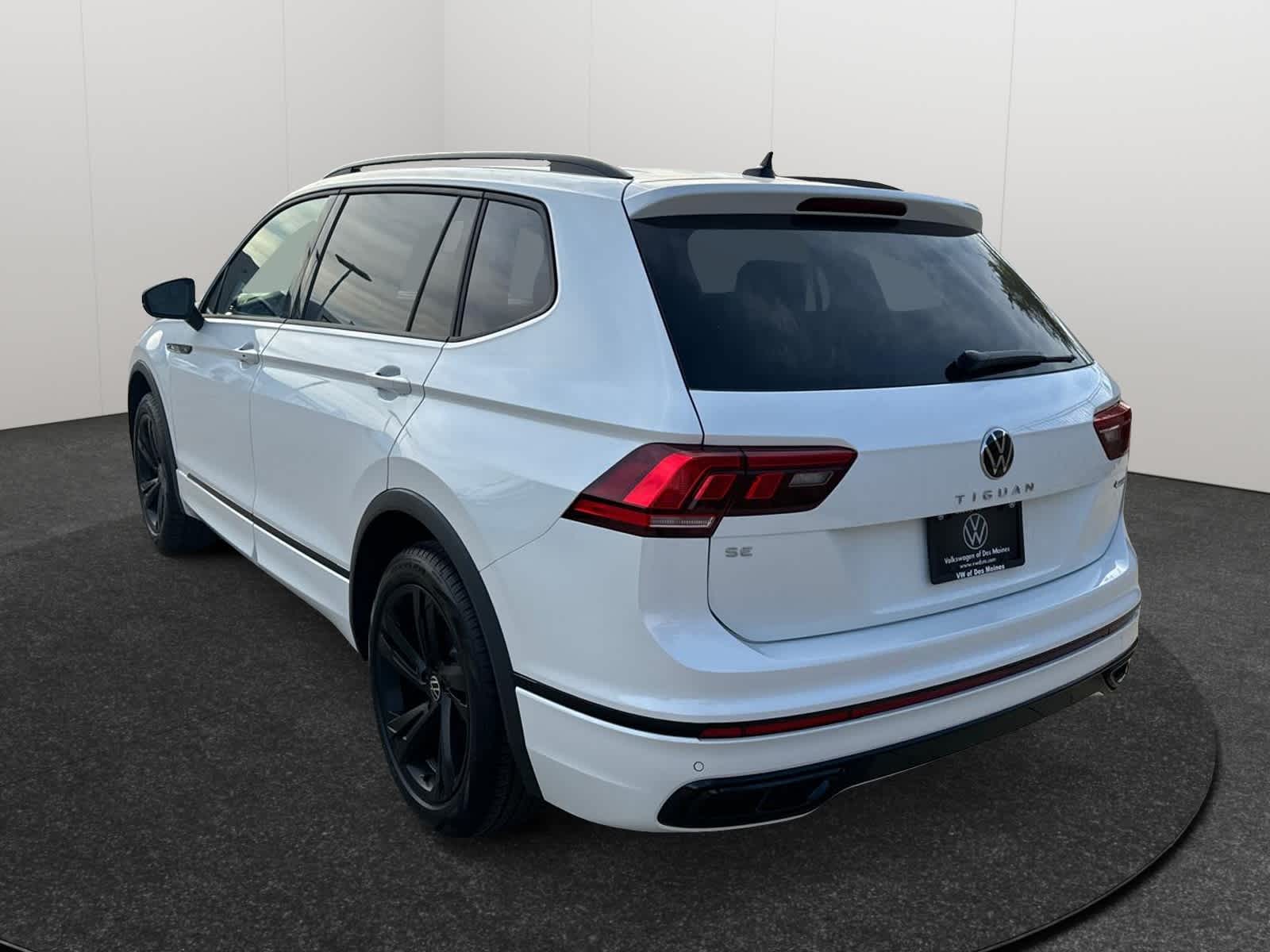 2024 Volkswagen Tiguan SE R-Line Black 4