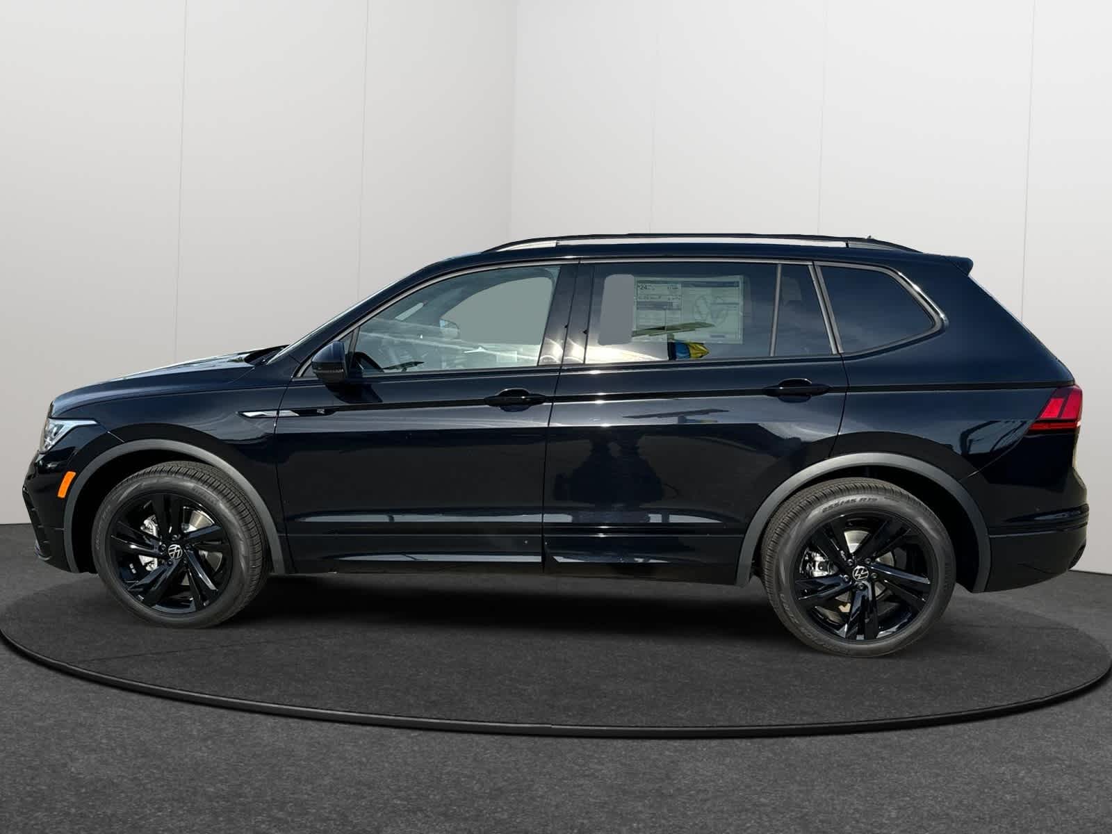 2024 Volkswagen Tiguan SE R-Line Black 3