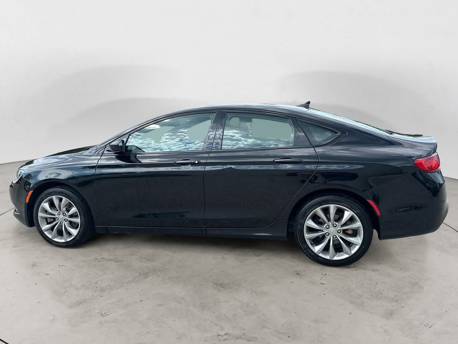 2015 Chrysler 200 S 3